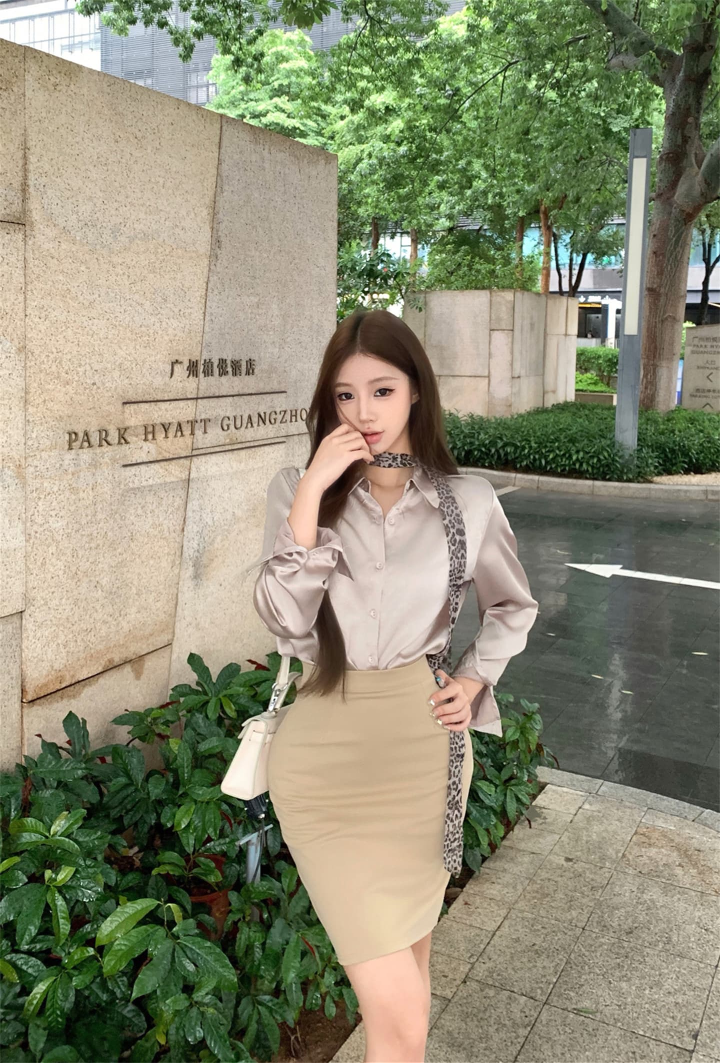 실사 이른 가을 품격 빛 센스 자외선 차단 루즈핏 셔츠 경기 레오파드 무늬 스카프 신축성 하이웨이스트 타이트 스커트 반신 스커트