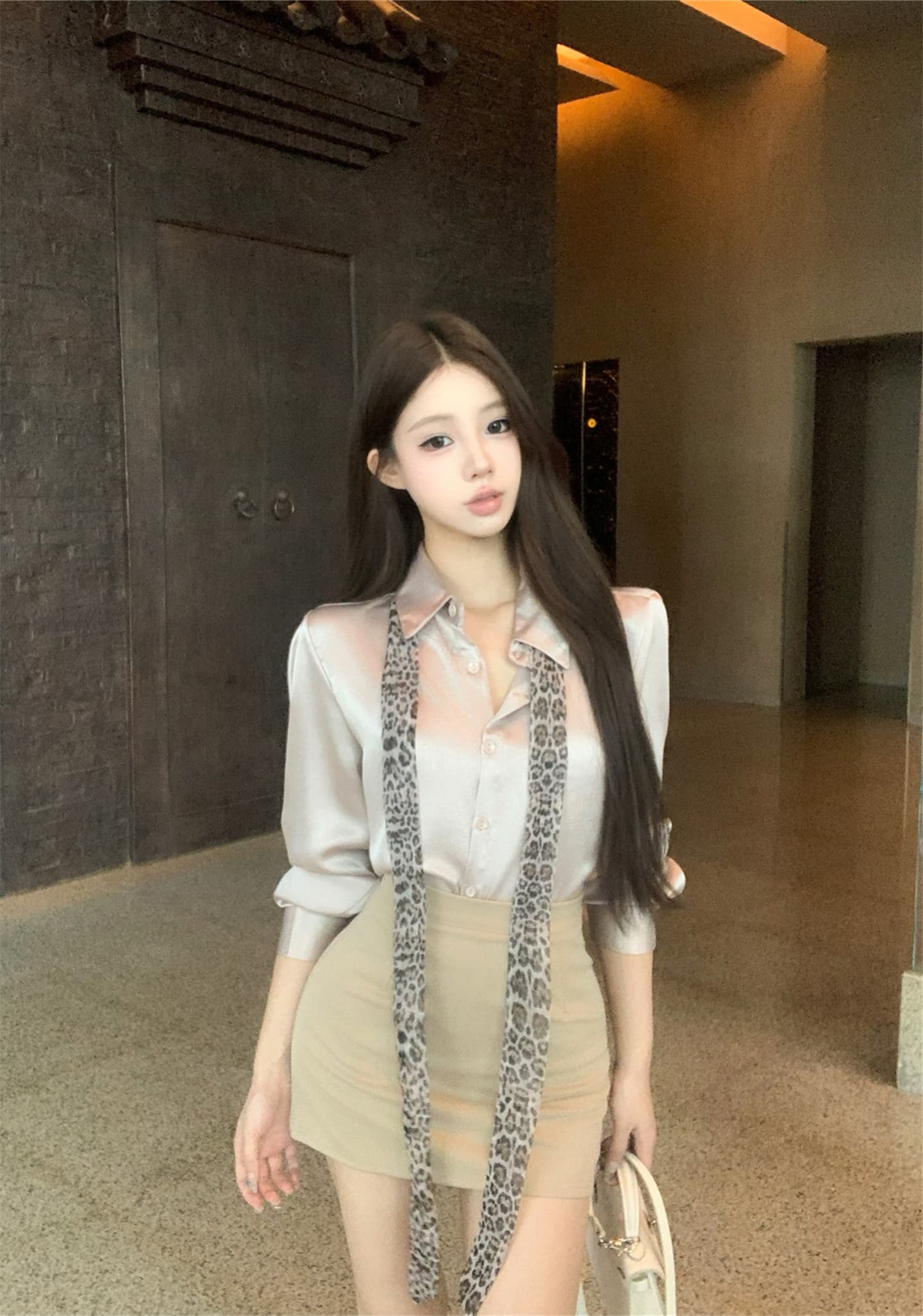 실사 이른 가을 품격 빛 센스 자외선 차단 루즈핏 셔츠 경기 레오파드 무늬 스카프 신축성 하이웨이스트 타이트 스커트 반신 스커트 이미지 3
