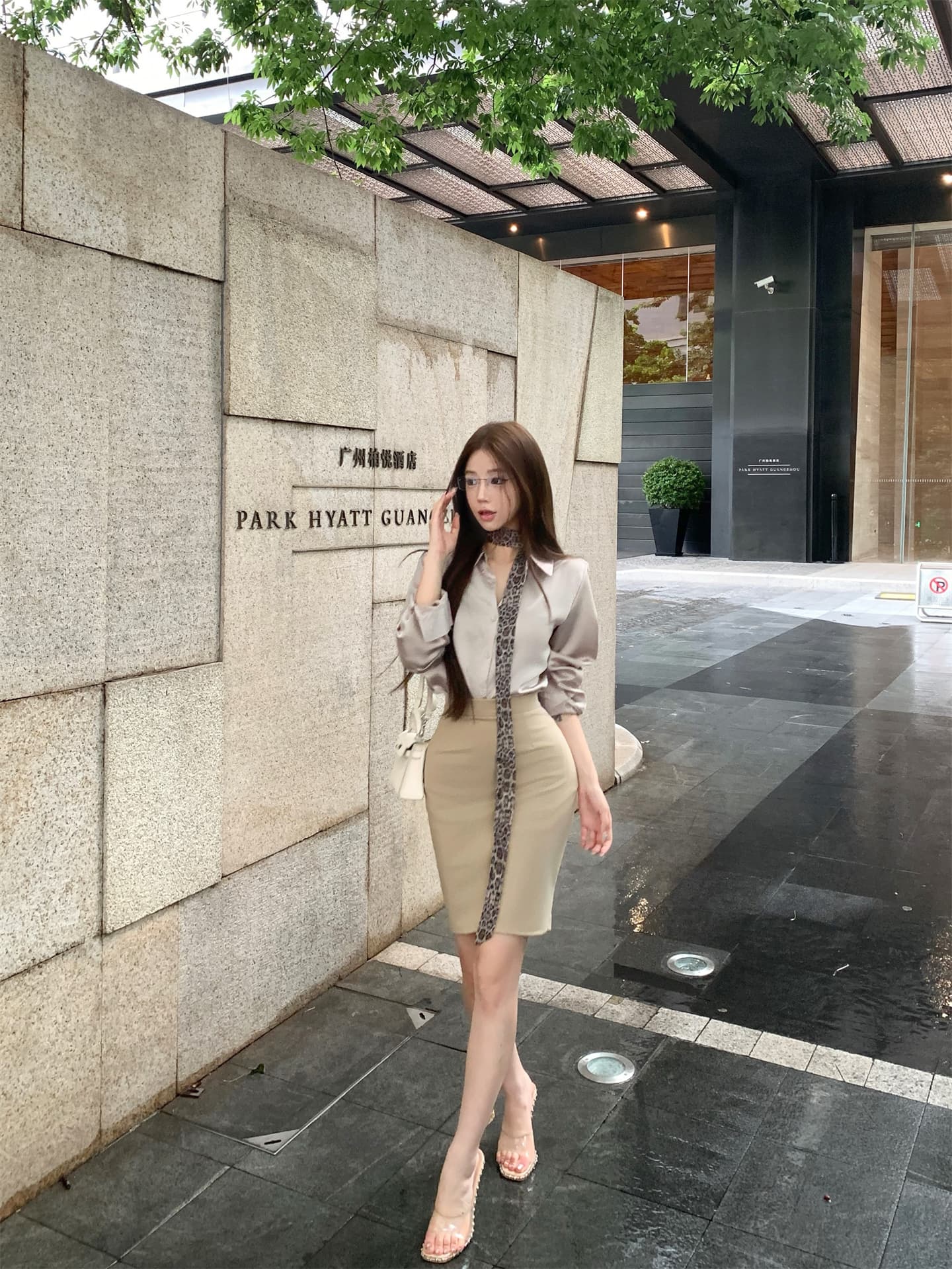 실사 이른 가을 품격 빛 센스 자외선 차단 루즈핏 셔츠 경기 레오파드 무늬 스카프 신축성 하이웨이스트 타이트 스커트 반신 스커트 상세 이미지 11