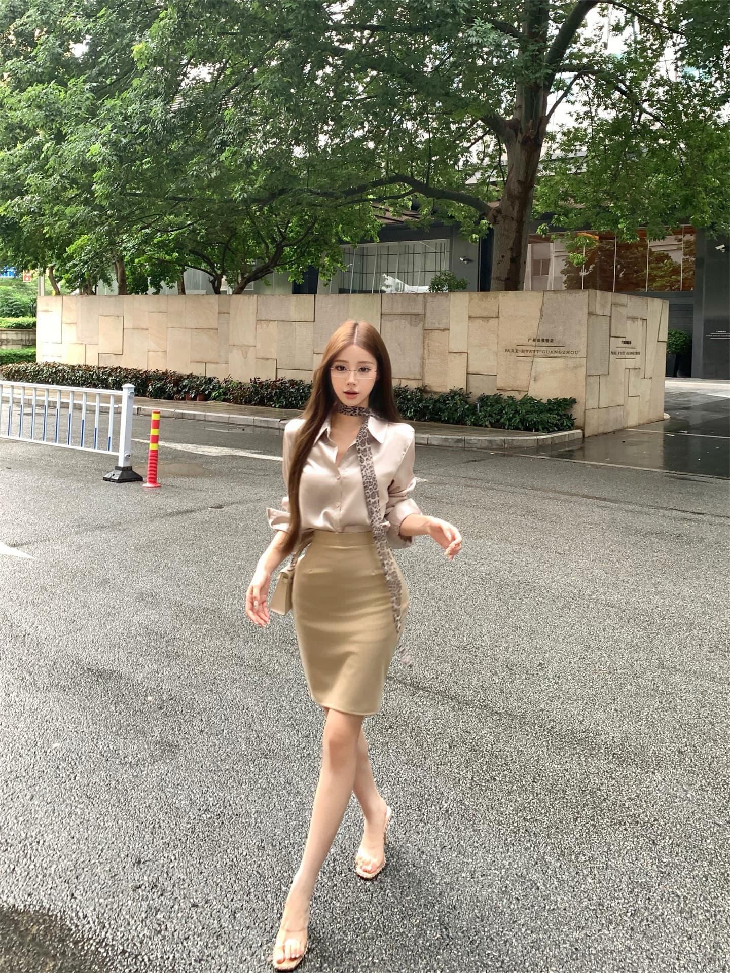 실사 이른 가을 품격 빛 센스 자외선 차단 루즈핏 셔츠 경기 레오파드 무늬 스카프 신축성 하이웨이스트 타이트 스커트 반신 스커트 상세 이미지 13