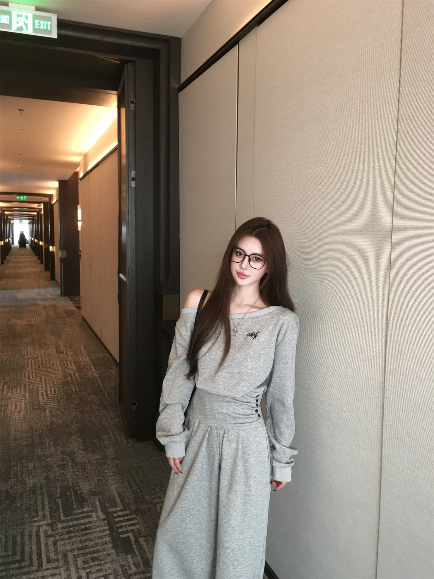 실사 가을 겨울 새로운 한 부서 운동 캐주얼 세트 쇼트 스타일 맨위 허리 수축 비스듬한 어깨 의류 캐주얼 바지 상세 이미지 8