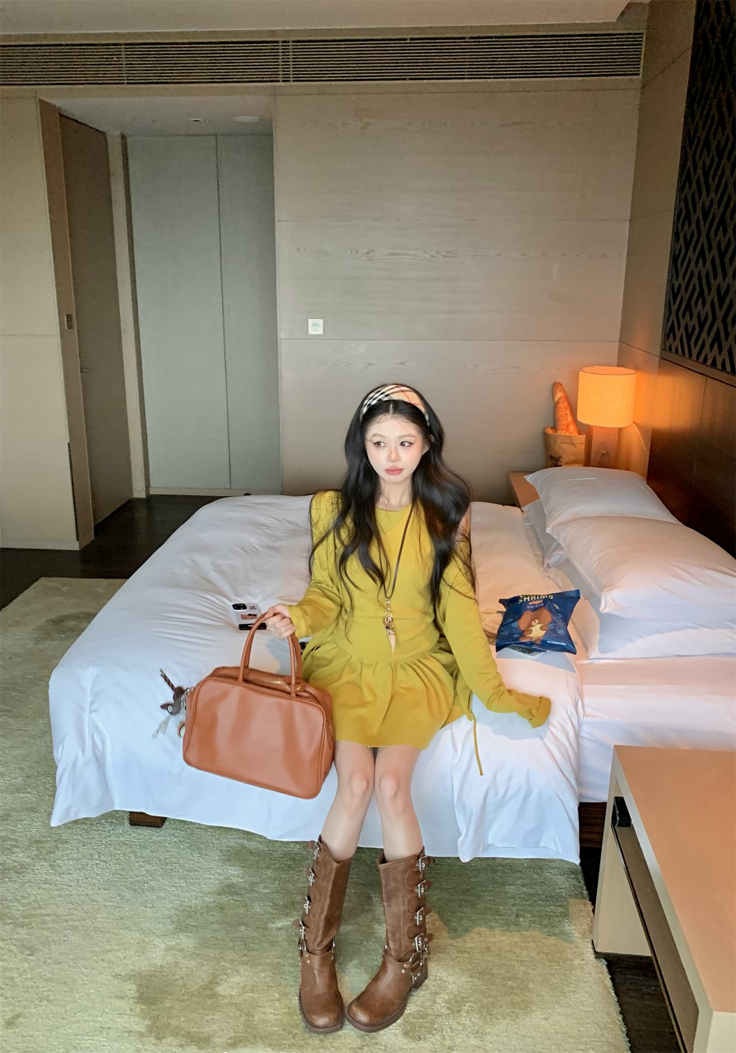 실사 이른 가을 천 금빛 바람 니트 세트 조끼 오픈 가디건 플리츠 미니 스커트 연령 감소 착용 가져 가라. 세 조각 여성 세트 이미지 3