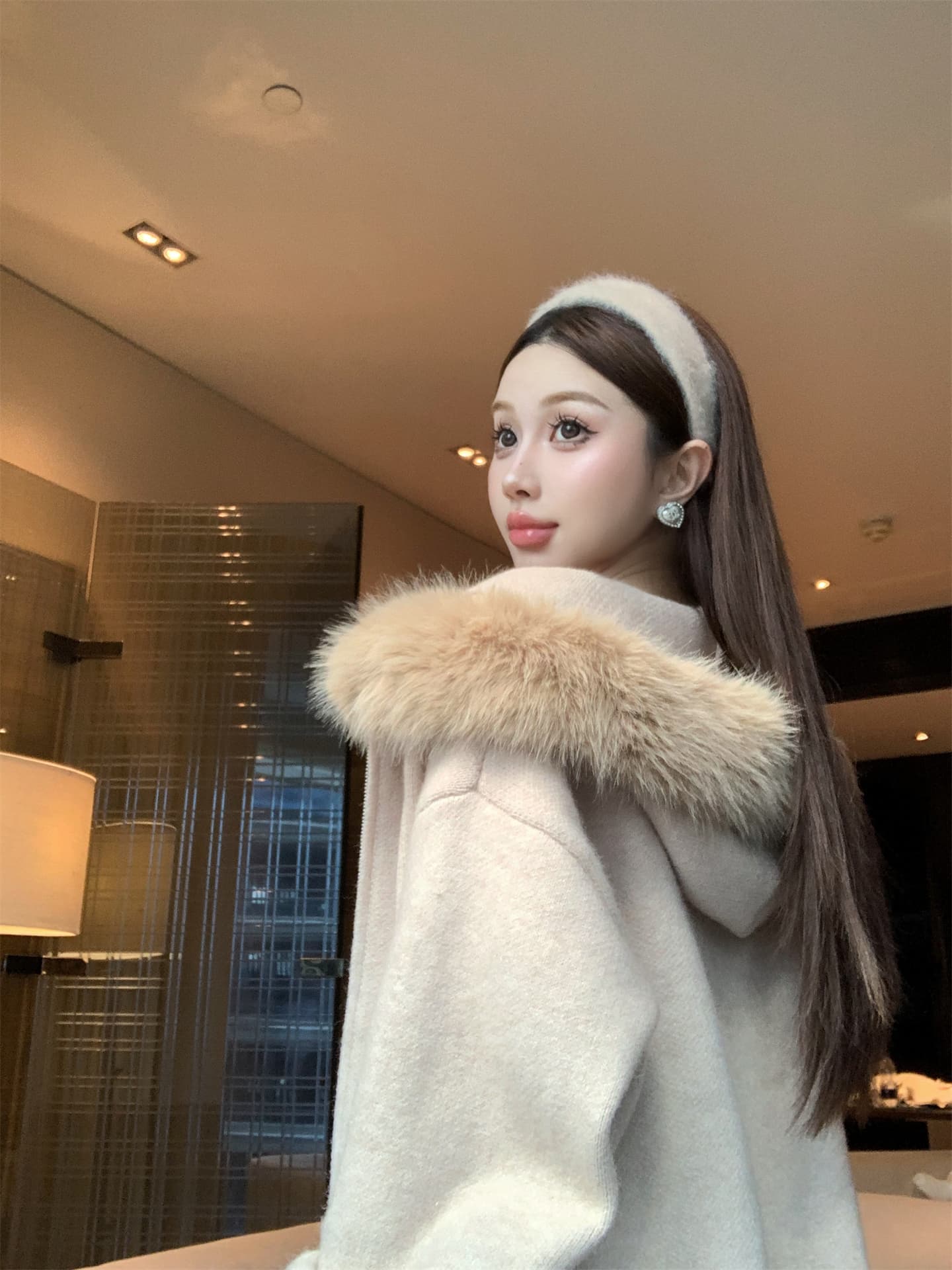 실사 가을 겨울 새로운 다용도 싱글 제품 부드러운 찹쌀 루즈핏 지퍼 스웨터 여자 경기 탈착식 모피 칼라 상세 이미지 5