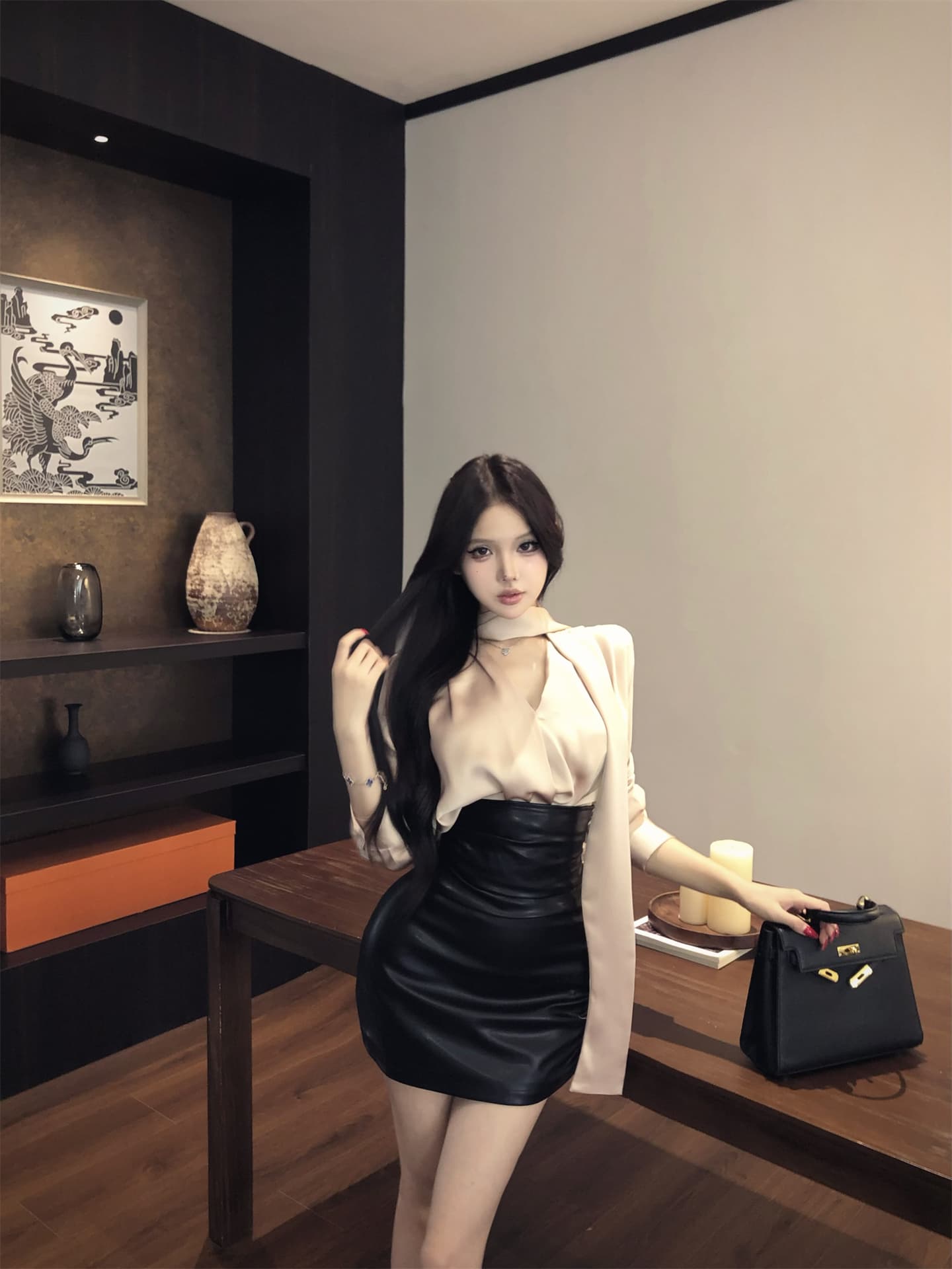 실사 이른 가을 새틴 로얄 자매 여성 셔츠 PU 가죽 미니 스커트 핫걸 타이트 스커트 드레스 투피스 세트 상세 이미지 9