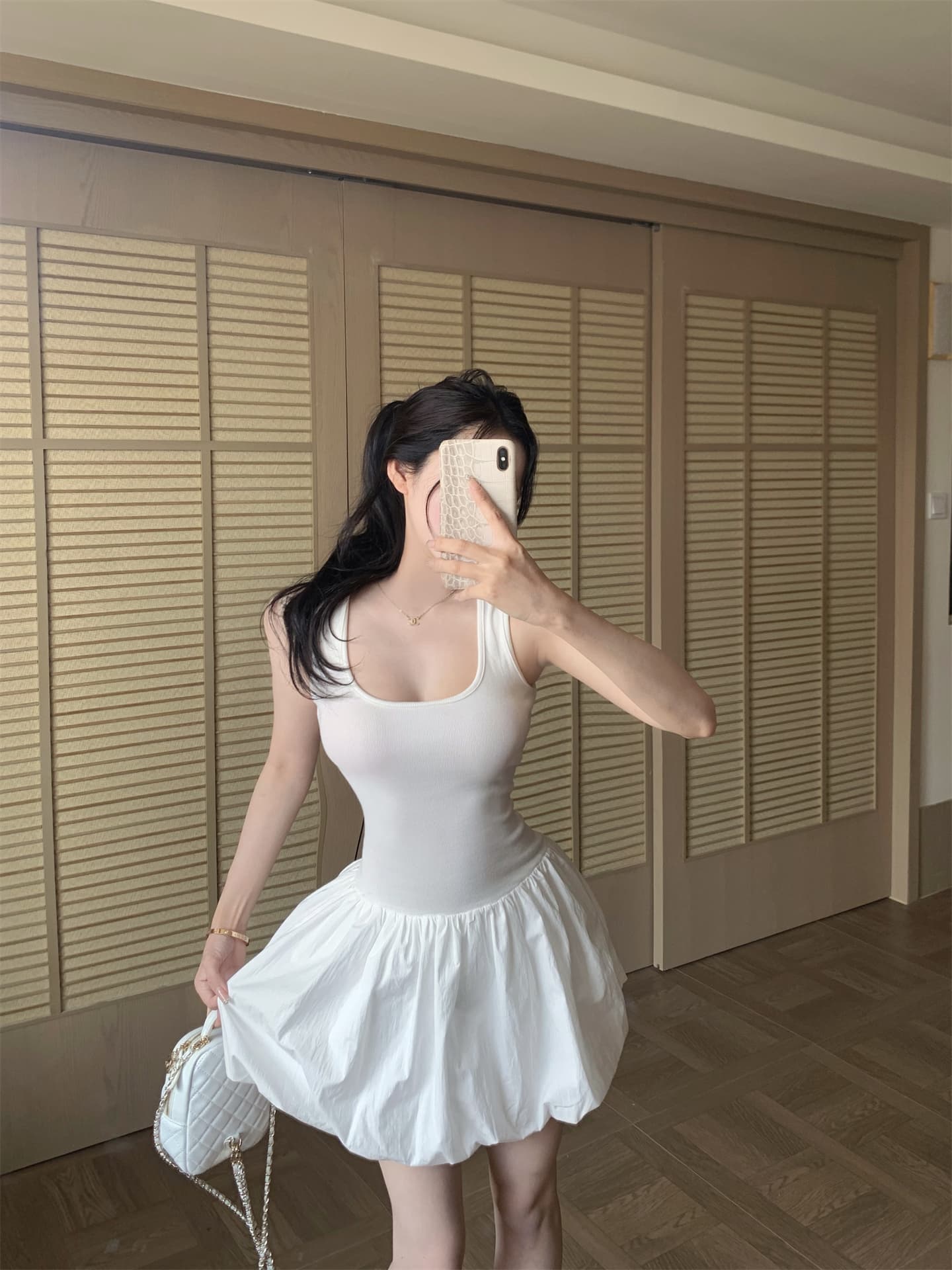 정가 여름 새로운 발레 바람 몸매 가꾸기 행침 목 V넥 허리 수축 백리스 케이크 퍼프 점프 슈트 미니 스커트 여성 이미지 4