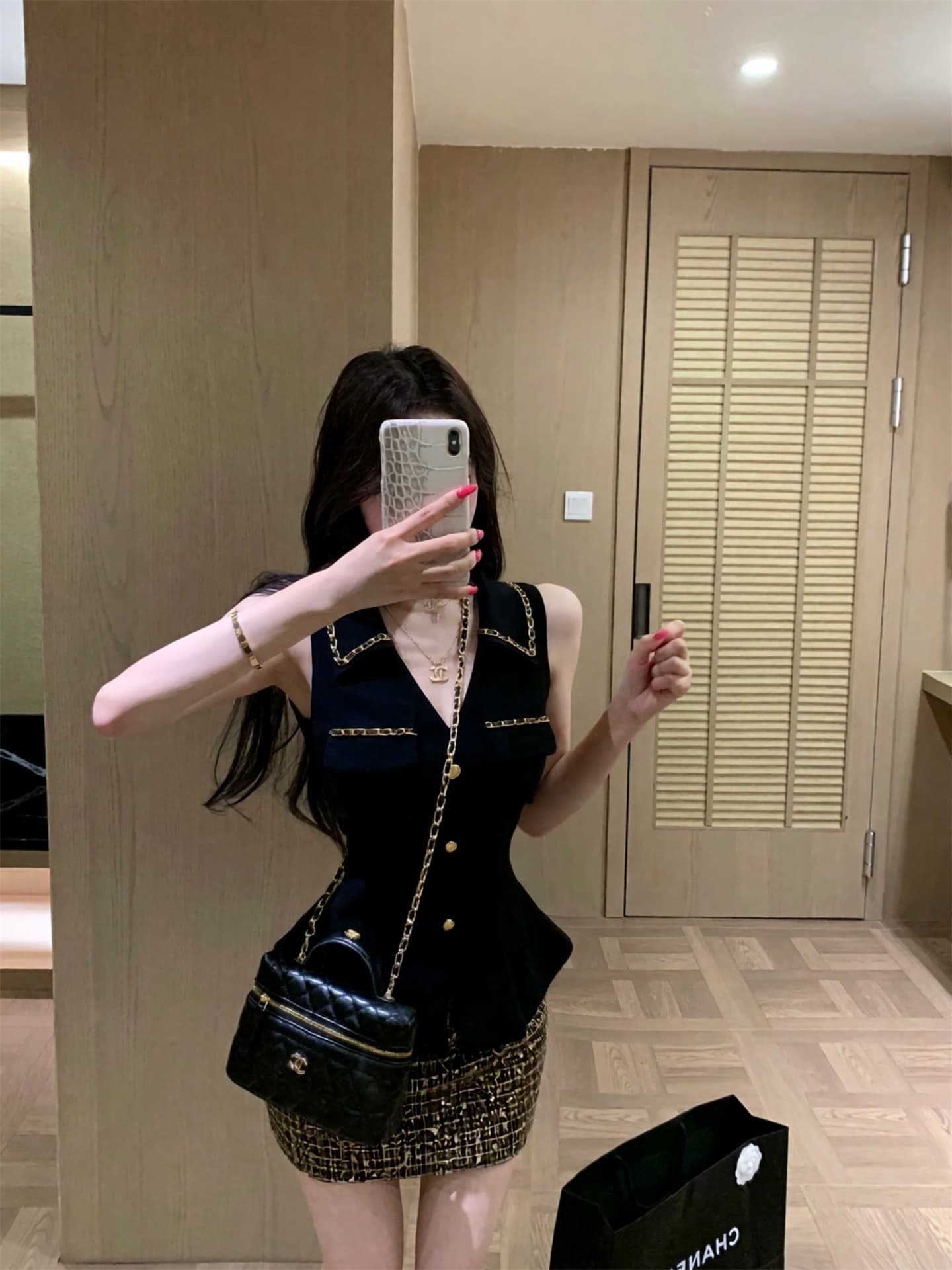 실사 새로운 허리 수축 슬림해 보이는 작은 샤넬 스타일 민소매 행침 목 맨위 여성 스팽글 반신 미니 스커트 투피스 세트