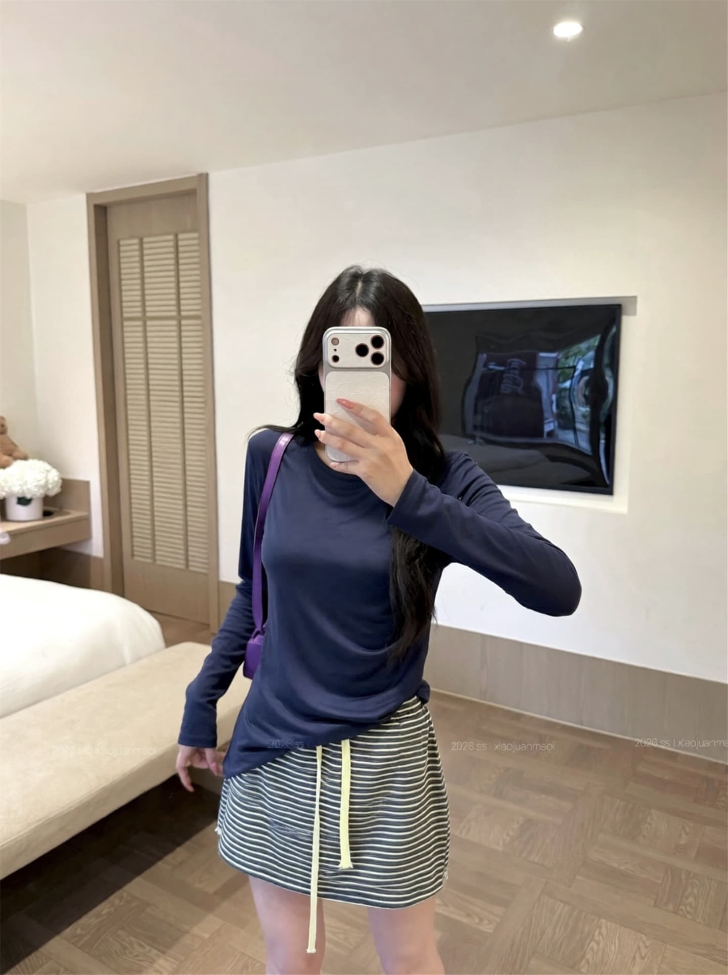 실사 이른 가을 한 부서 슬림해 보이는 캐주얼 투피스 세트 주름 허리 수축 긴팔 티셔츠 가져 가라. 스트라이프 반신 미니 스커트 여성