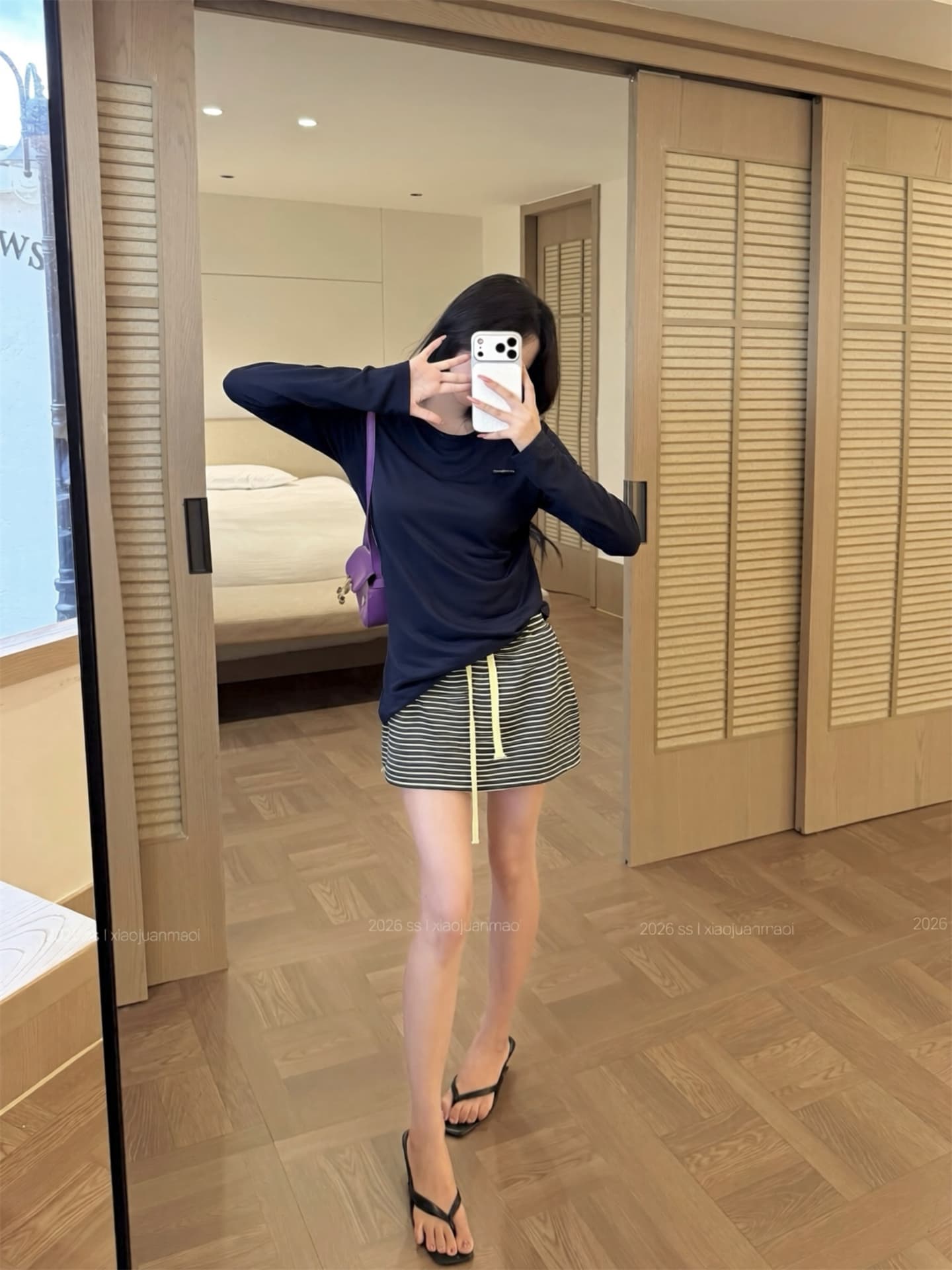 실사 이른 가을 한 부서 슬림해 보이는 캐주얼 투피스 세트 주름 허리 수축 긴팔 티셔츠 가져 가라. 스트라이프 반신 미니 스커트 여성 이미지 2