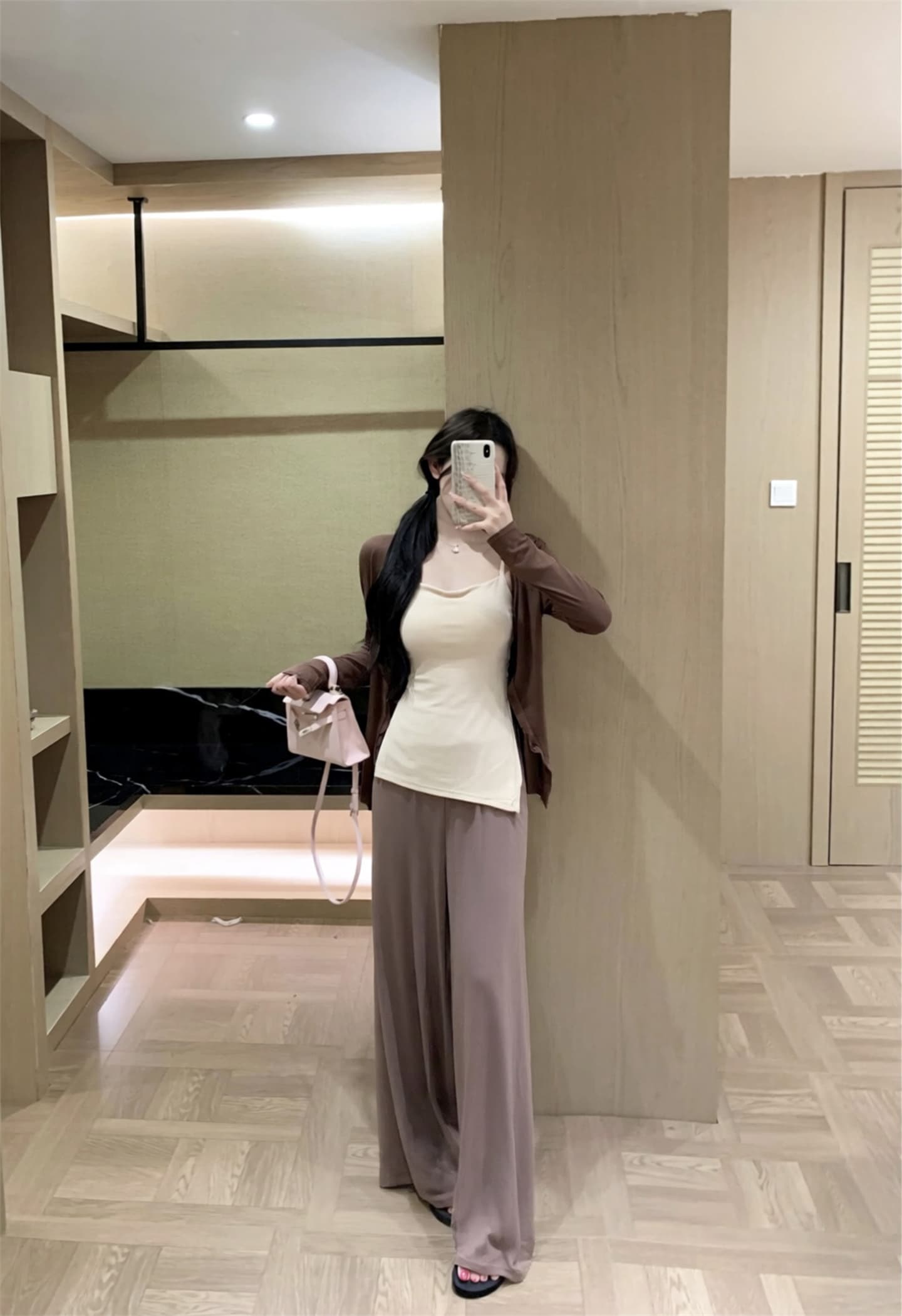 실사 이른 가을 새로운 느긋한 캐주얼 우유 실크 터치 레트로 몸매 가꾸기 자외선 차단 슬립 긴 바지 세 조각 여성 세트