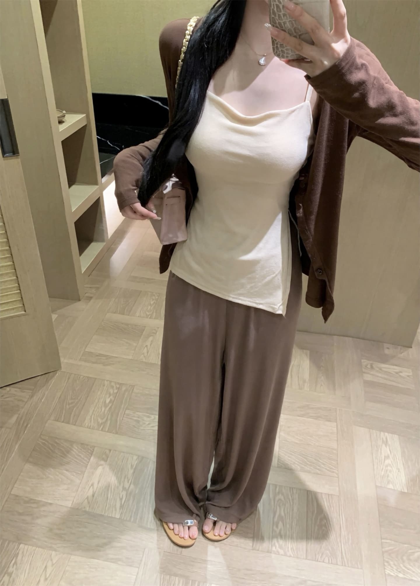 실사 이른 가을 새로운 느긋한 캐주얼 우유 실크 터치 레트로 몸매 가꾸기 자외선 차단 슬립 긴 바지 세 조각 여성 세트 이미지 3