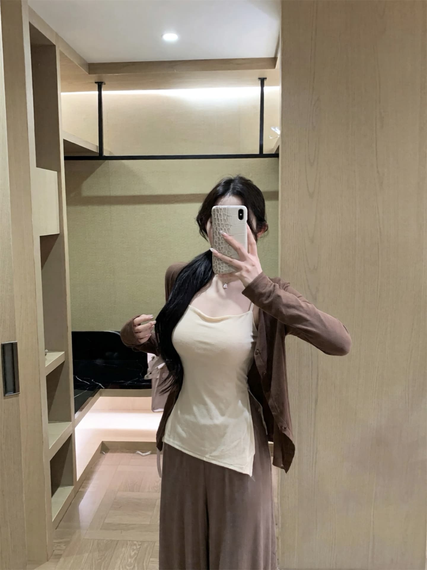 실사 이른 가을 새로운 느긋한 캐주얼 우유 실크 터치 레트로 몸매 가꾸기 자외선 차단 슬립 긴 바지 세 조각 여성 세트 상세 이미지 2