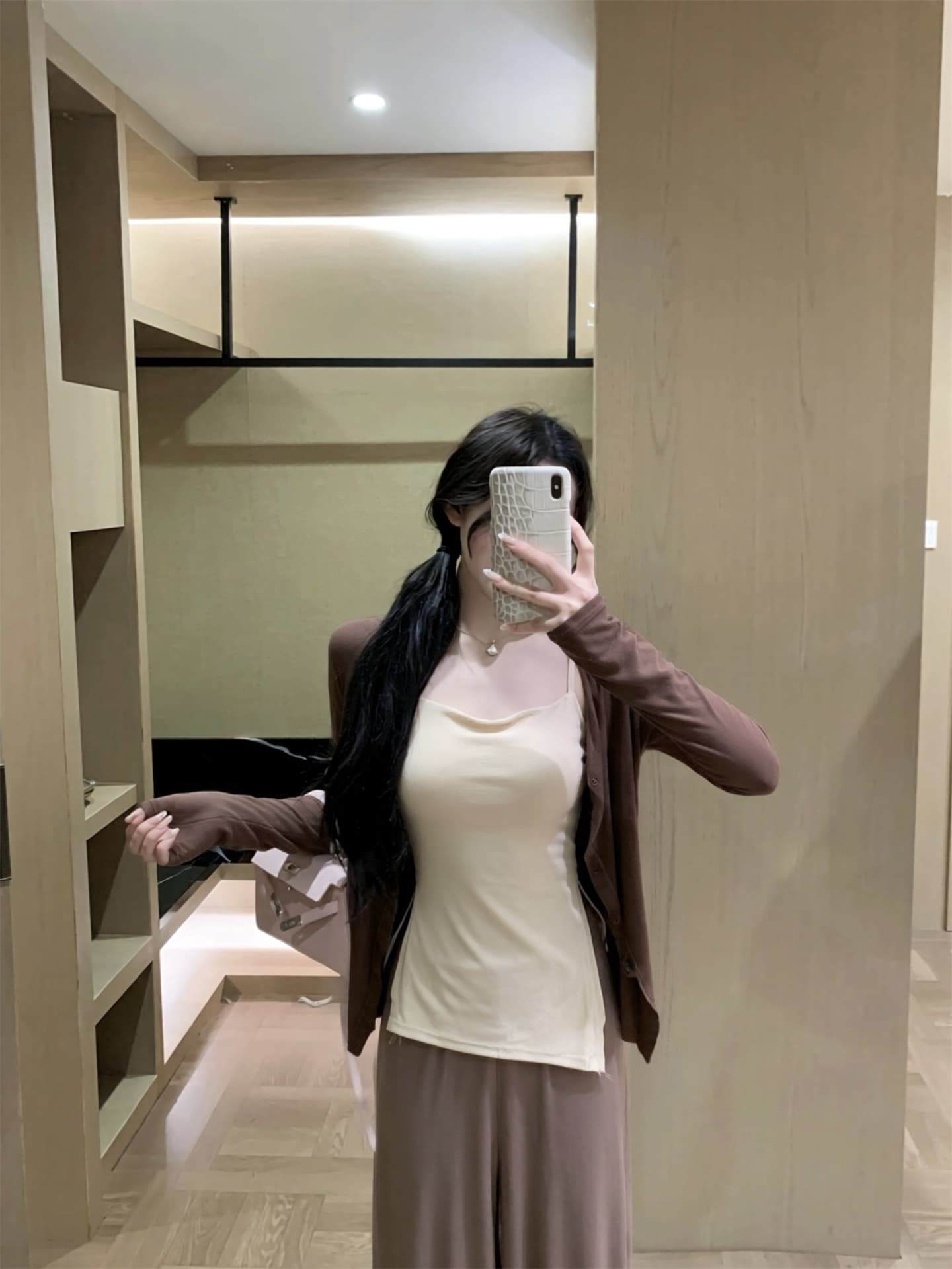 실사 이른 가을 새로운 느긋한 캐주얼 우유 실크 터치 레트로 몸매 가꾸기 자외선 차단 슬립 긴 바지 세 조각 여성 세트 상세 이미지 4