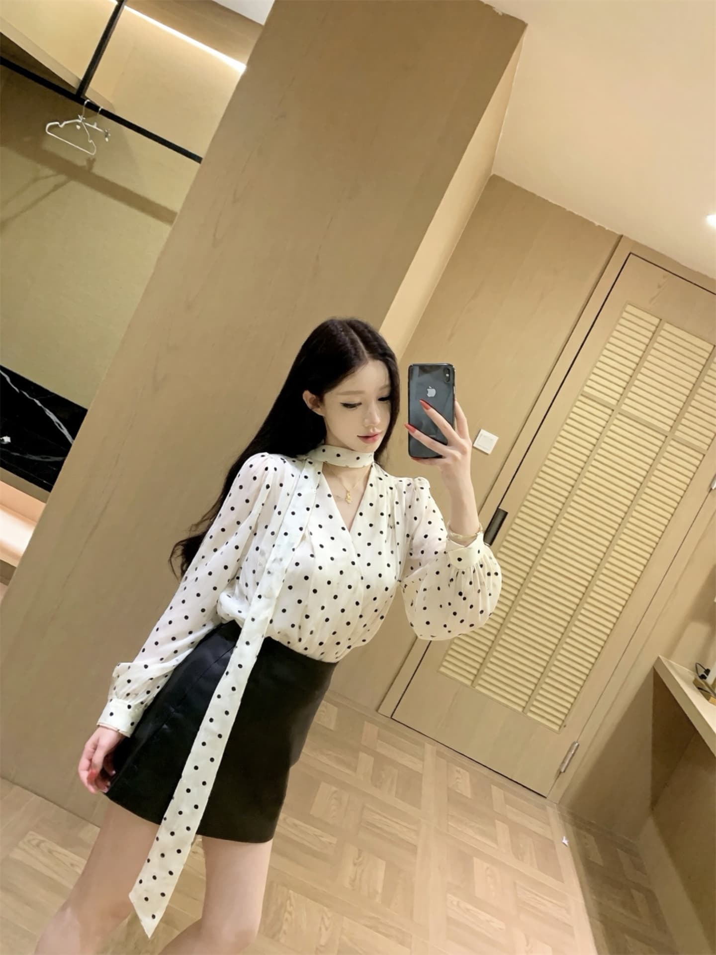실사 이른 가을 새로운 품격 출퇴근 고급 센스 리본 도트 무늬 셔츠 반신 가죽 스커트 두 조각 여성 세트 상세 이미지 19