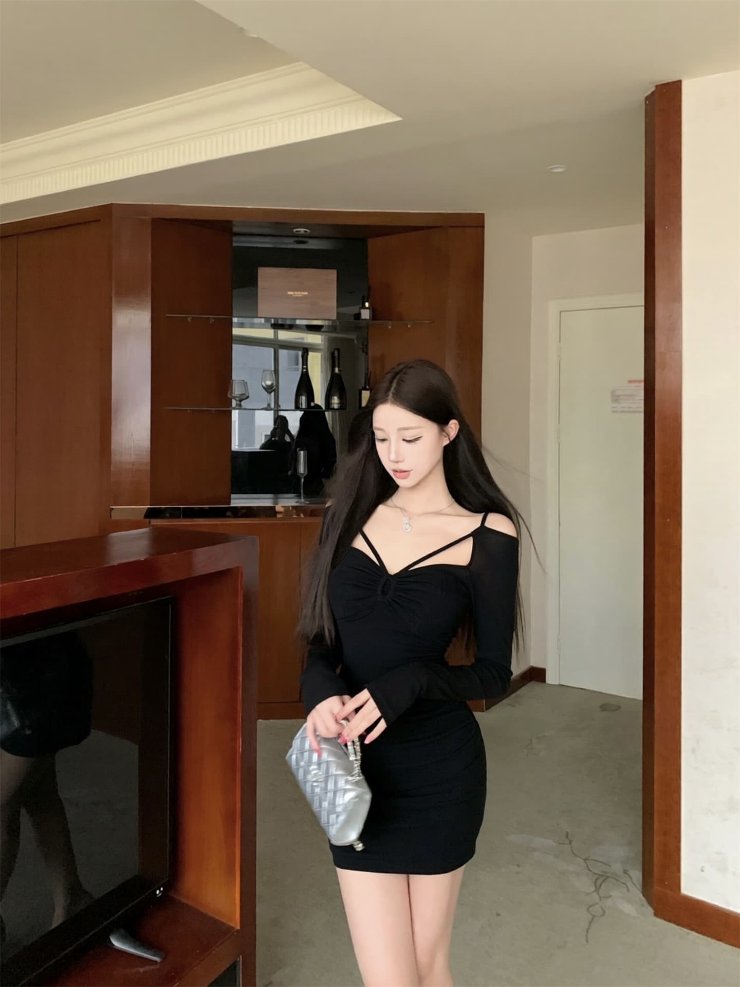 실사 이른 가을 핫걸 섹시함 오프숄더 홀로우 아웃 디자인 센스 작은 대중 몸매 가꾸기 순수한 욕망 슬립 타이트 스커트 드레스 상세 이미지 9