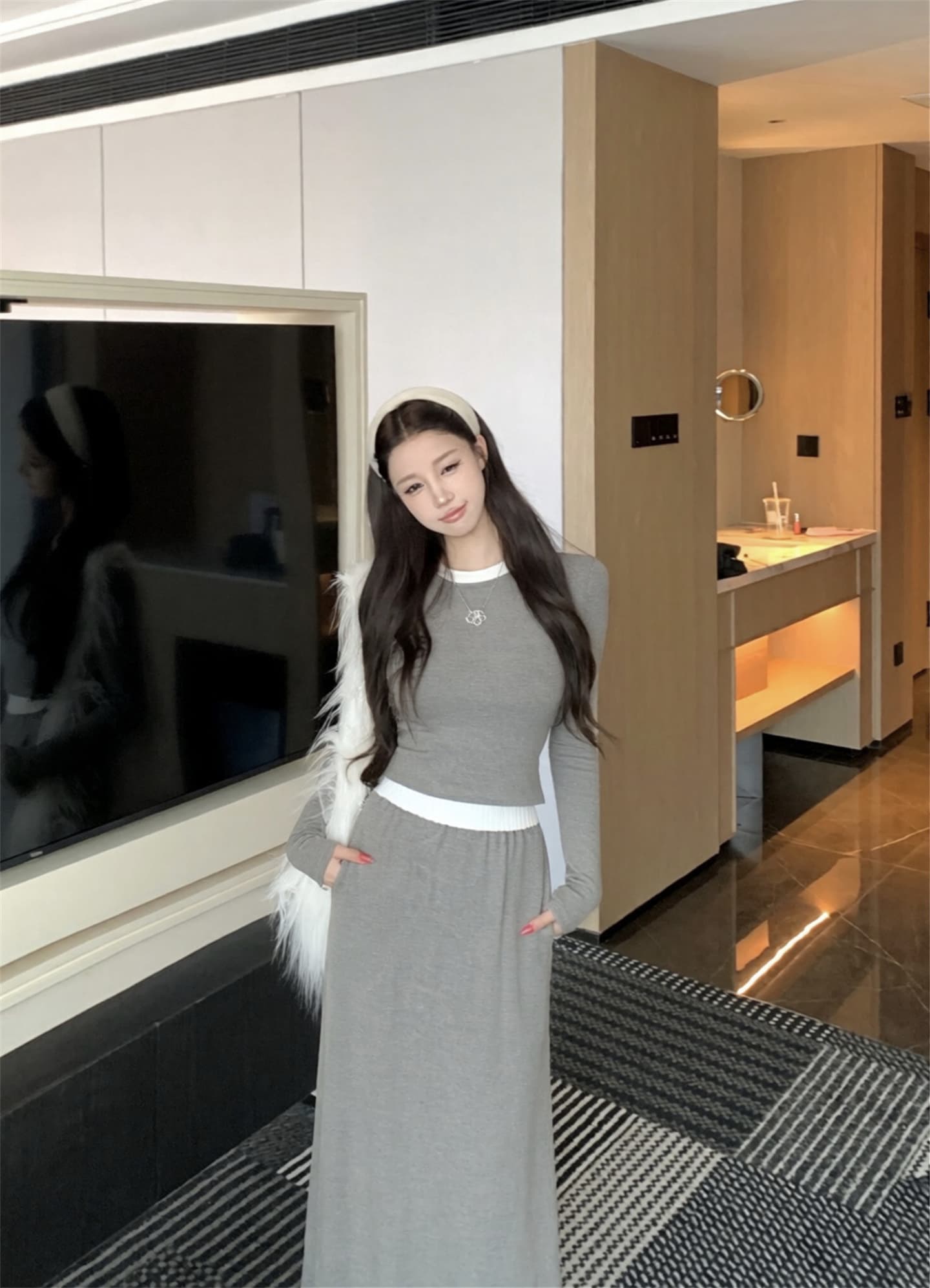 실사 이른 가을 연삭 털 털이 있는 몸매 가꾸기 라운드 넥 배색 짧은 맨위 기본 셔츠 루즈핏 반 스커트 롱 스커트 세트 이미지 3