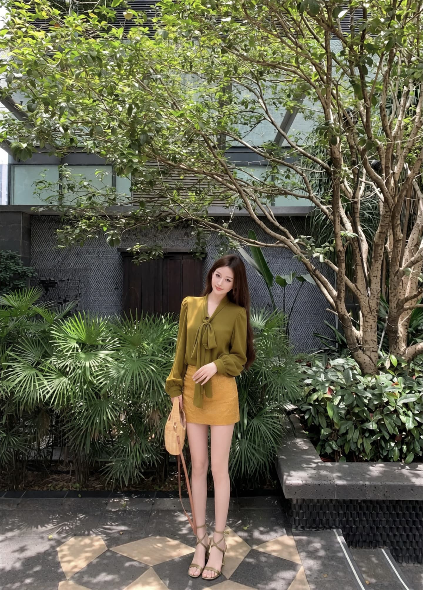 실사 이른 가을 슈퍼 아름다움 디스플레이 화이트 마이크로 시스루 나비 매듭 스트랩 셔츠 판금 광택 새틴 품격 미니 스커트 상세 이미지 8