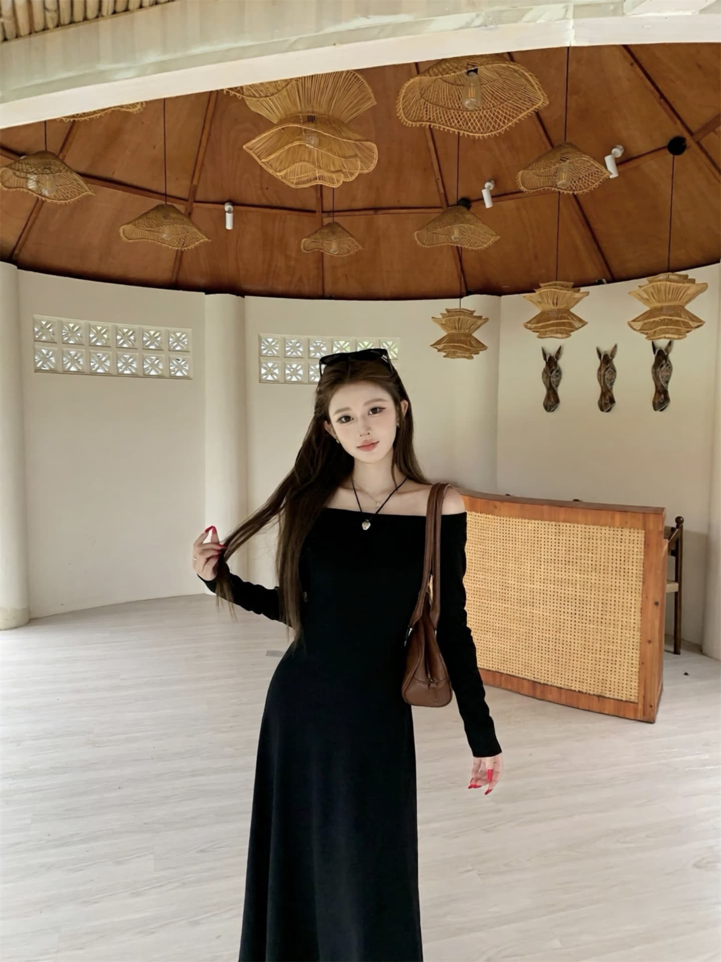 실사 이른 가을 새로운 보트넥 오프숄더 몸매 가꾸기 슬림해 보이는 레트로 품격 긴팔 큰 진자 종류 점프 슈트 롱 스커트 여성 상세 이미지 10