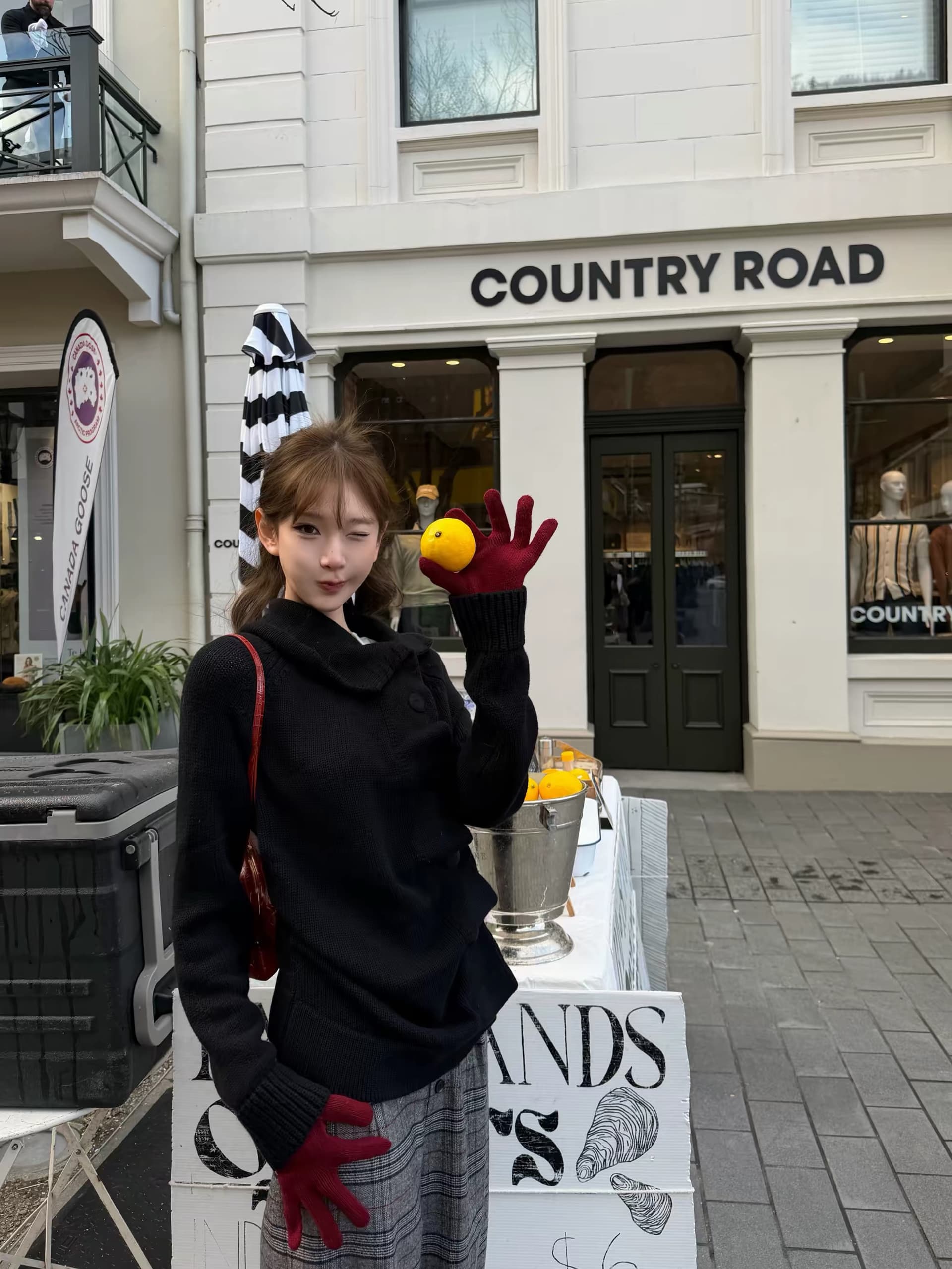 yangzifan 다크 부서 비대칭 단추 디자인 두꺼운 바늘 공예 흔들다 측면 폴로 칼라 스웨터 여자