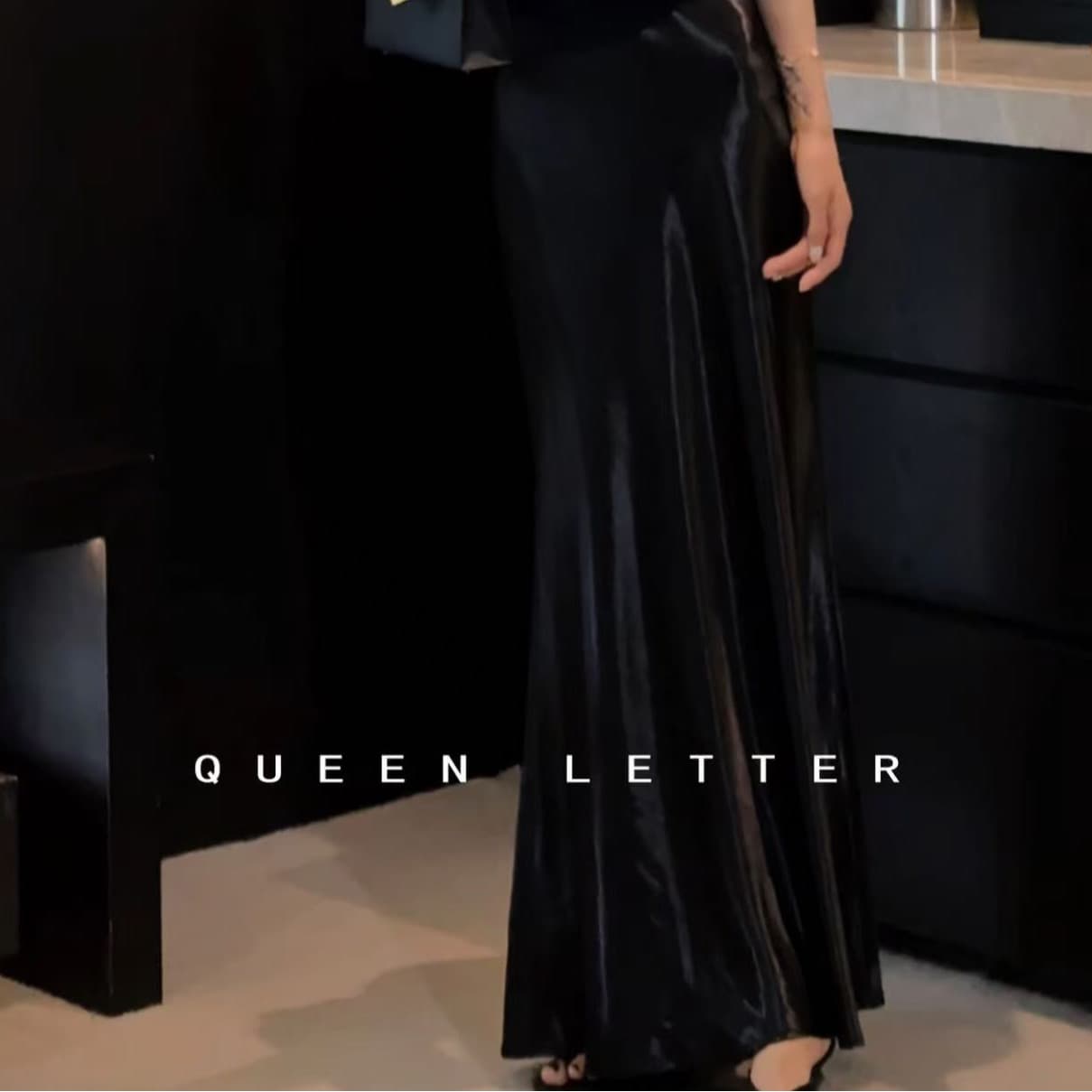 queen letter 작은 그는 벤 고급 품격 다용도 반소매 민소매 맨위 레트로 새틴 반신 스커트 이미지 5