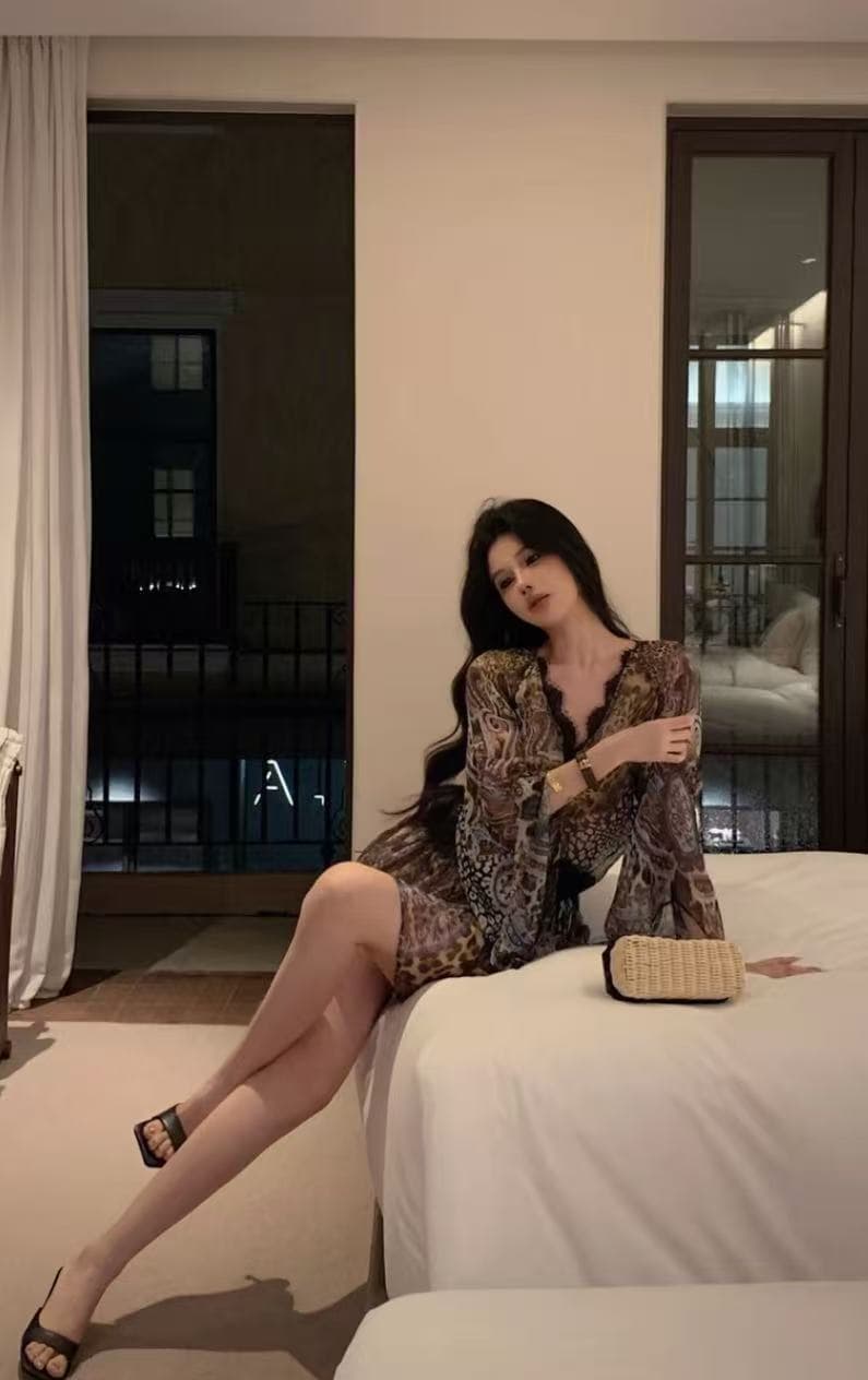 liora 춤 차 사소한 프랑스식 품격 슬림해 보이는 V넥 느슨함 센스 100 명 실크 쇼트 스타일 드레스 이미지 2