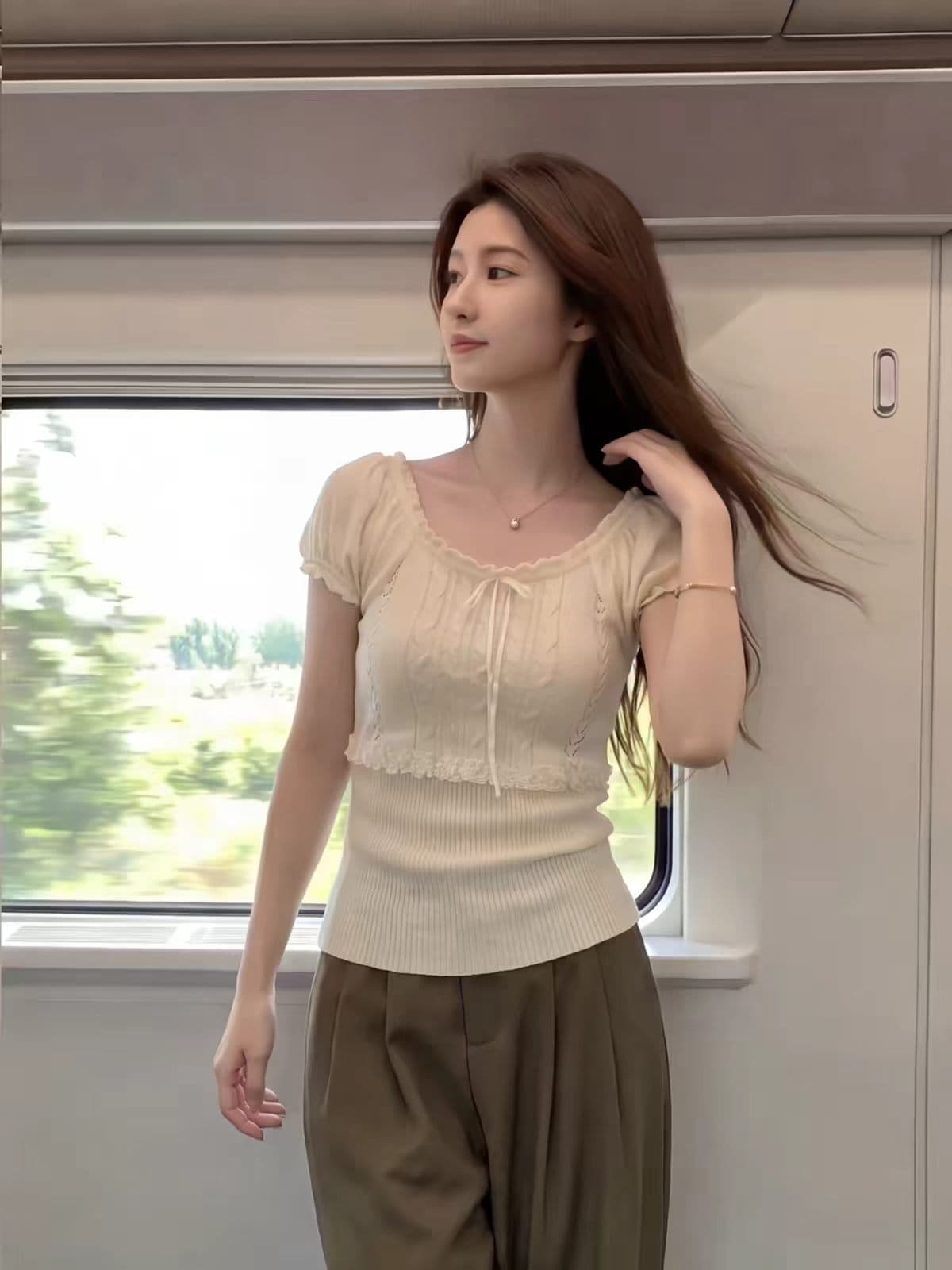 새로운 한 부서 레이스 조각 부서 벨트 측면 칼라 반팔 니트 스웨터 여성 의류 여름 슬림해 보이는 부드러운 패션 쇼트 스타일 맨위 상세 이미지 3