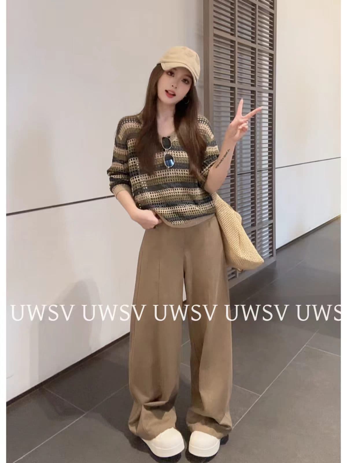 Annan uwsv 새로운 이른 가을 패션 루즈핏 느긋한 캐주얼 여자 센스 스트라이프 홀로우 아웃 V넥 니트 스웨터 상세 이미지 4