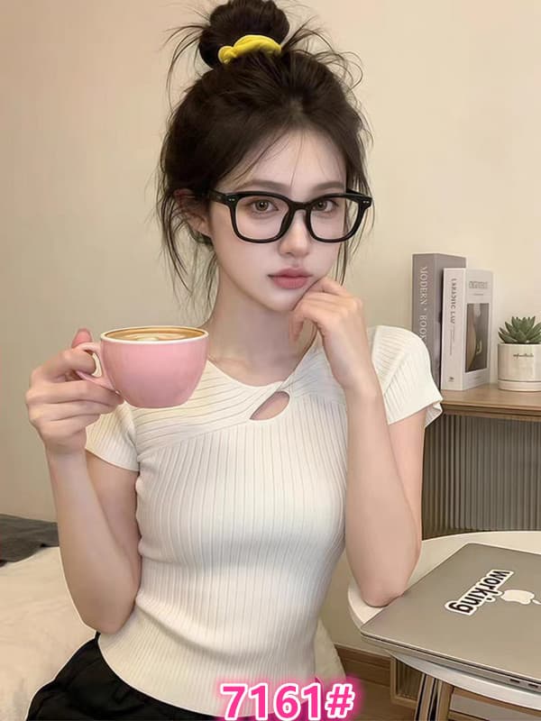 빛 요리 한 미니멀리즘 바람 화이트 홀로우 아웃 반팔 니트 스웨터 여성 2026 여름 새로운 몸매 가꾸기 슬림해 보이는 표지 배 아름다운 맨위 상세 이미지 1