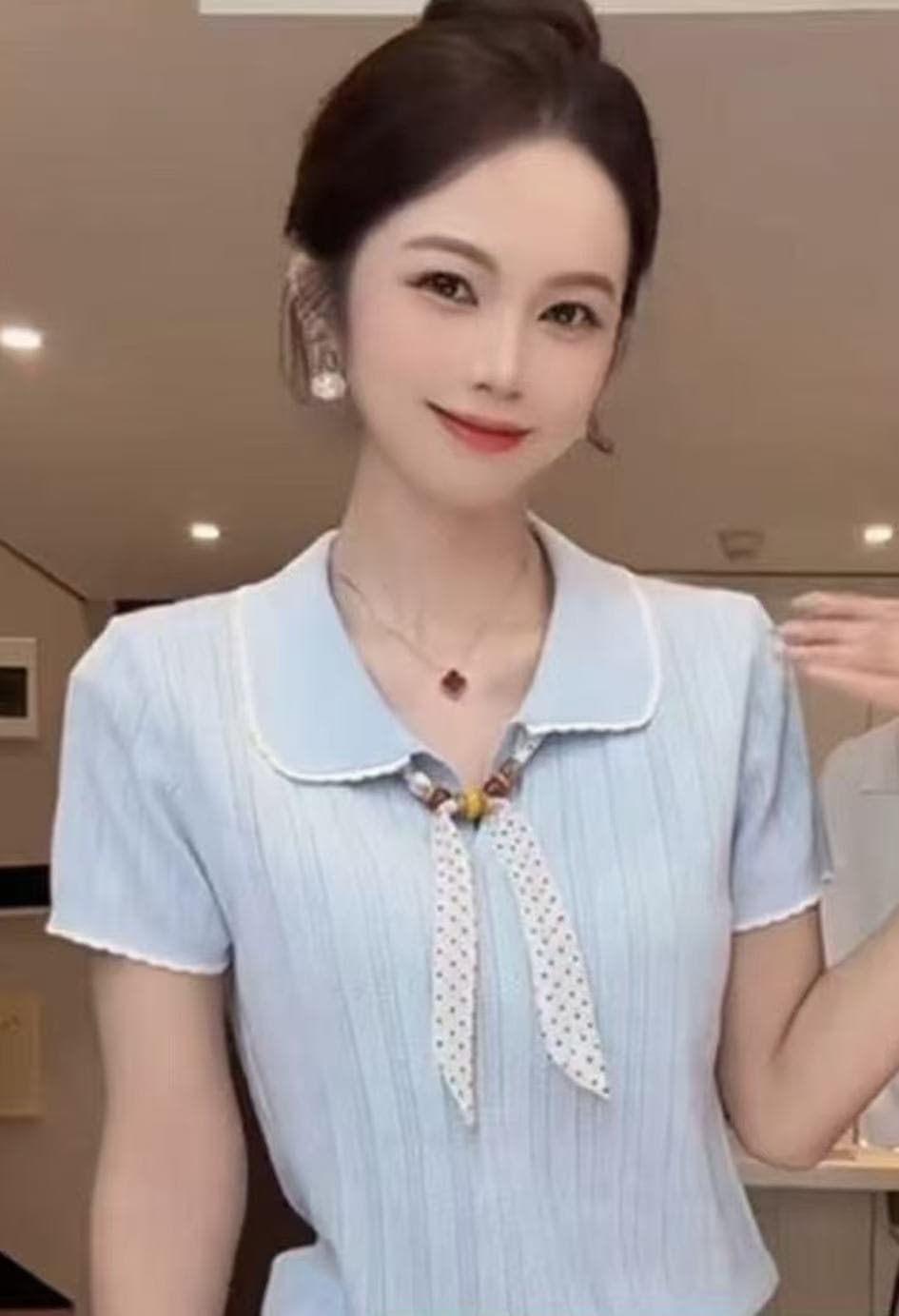 부드러운 바람 파란색 폴로 칼라 경기 스카프 반팔 니트 스웨터 여름 얇은 스타일 고유 한 아름다운 슬림해 보이는 POLO 셔츠 맨위 상세 이미지 4