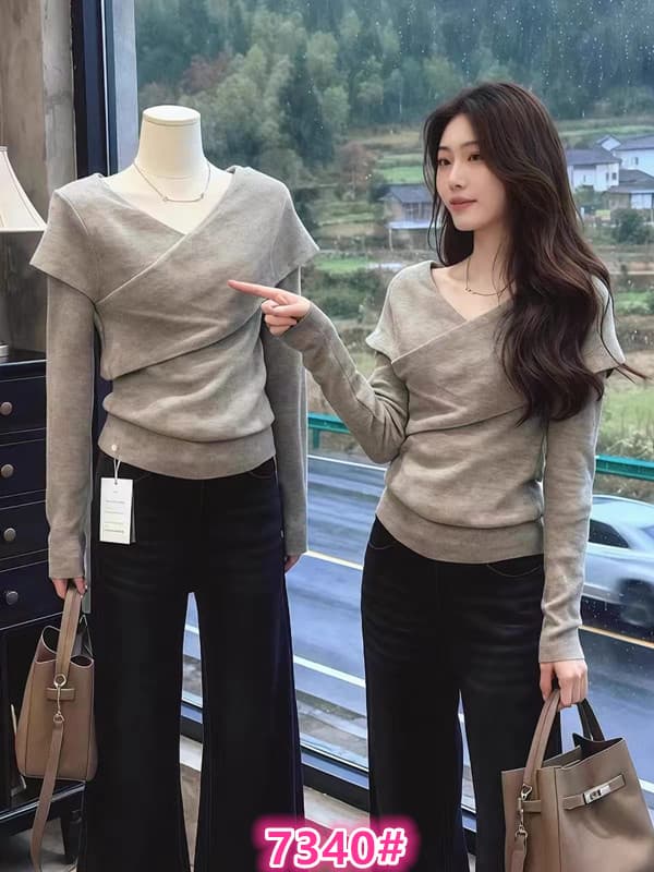 불규칙 회색 십자가 V넥 니트 기본 셔츠 여성 봄 디자인 센스 작은 대중 인사이드 가져 가라. 몸매 가꾸기 만나는 맨위