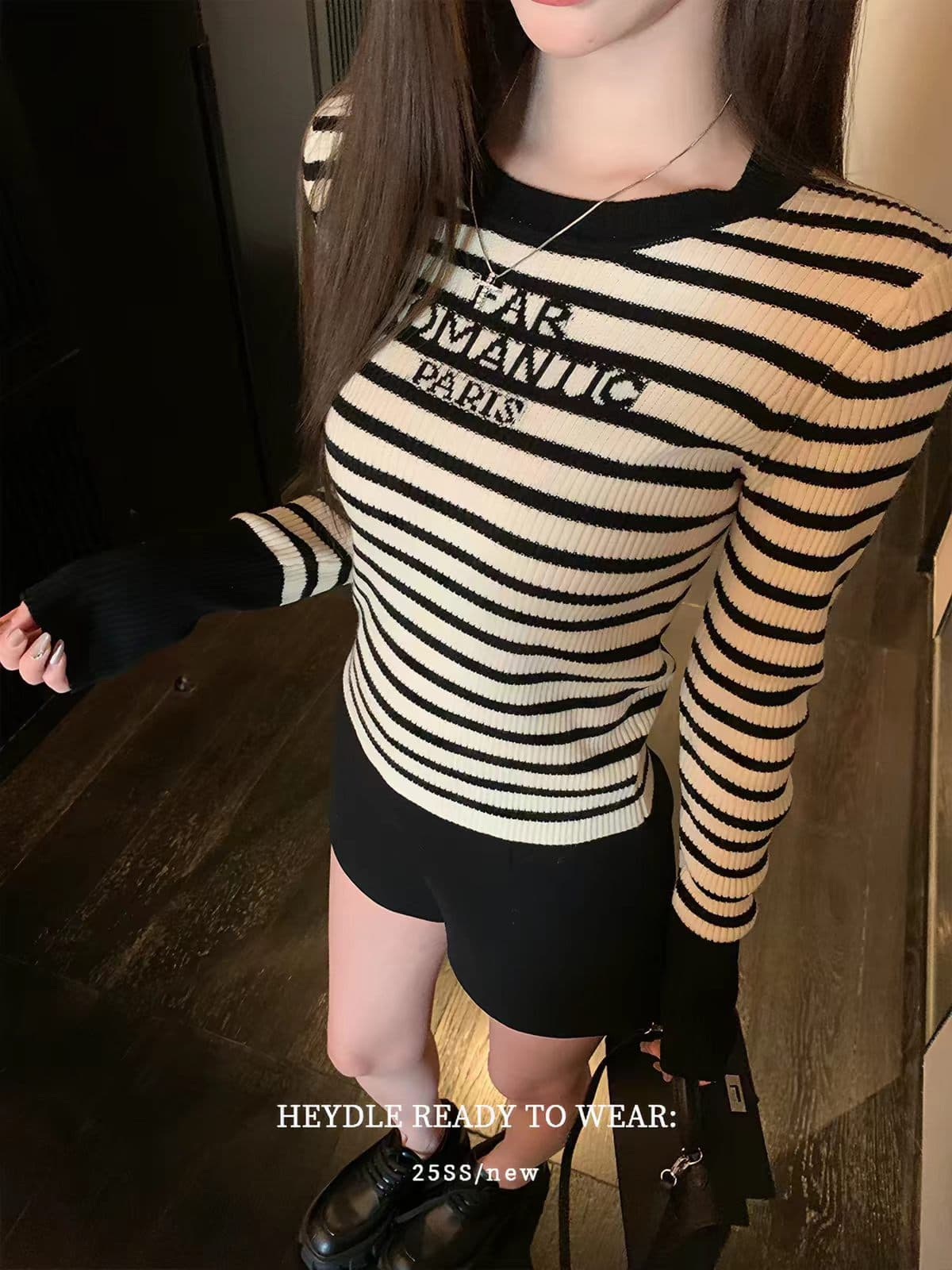 검은 콩 흠 북유럽 휴가 흑백 줄무늬 배색 스웨터 여자 봄 가을 새로운 몸매 가꾸기 쇼트 스타일 니트 맨위 상세 이미지 3
