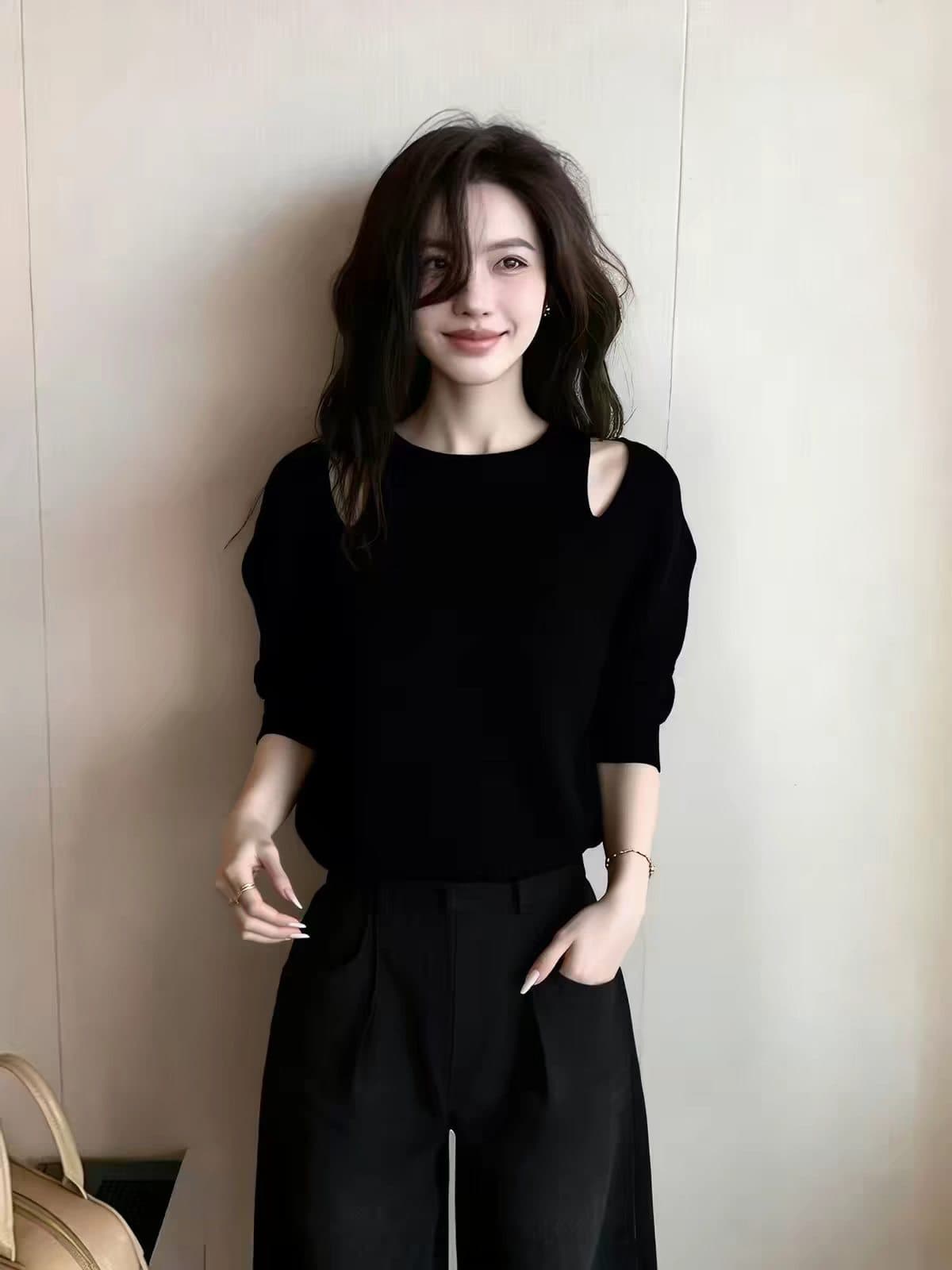 빅 사이즈 검정색 라운드 넥 홀로우 아웃 반팔 여름 얇은 스타일 니트 스웨터 티셔츠 여성 루즈핏 디자인 센스 출퇴근 바람 맨위 이미지 4
