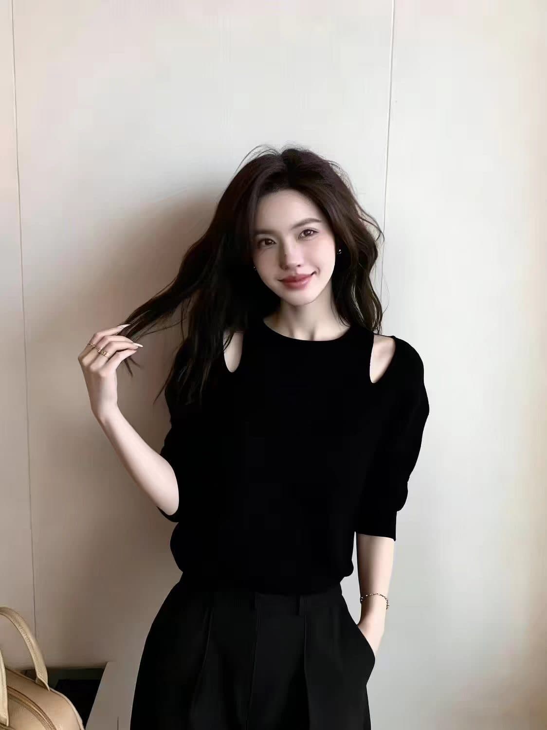 빅 사이즈 검정색 라운드 넥 홀로우 아웃 반팔 여름 얇은 스타일 니트 스웨터 티셔츠 여성 루즈핏 디자인 센스 출퇴근 바람 맨위 상세 이미지 3