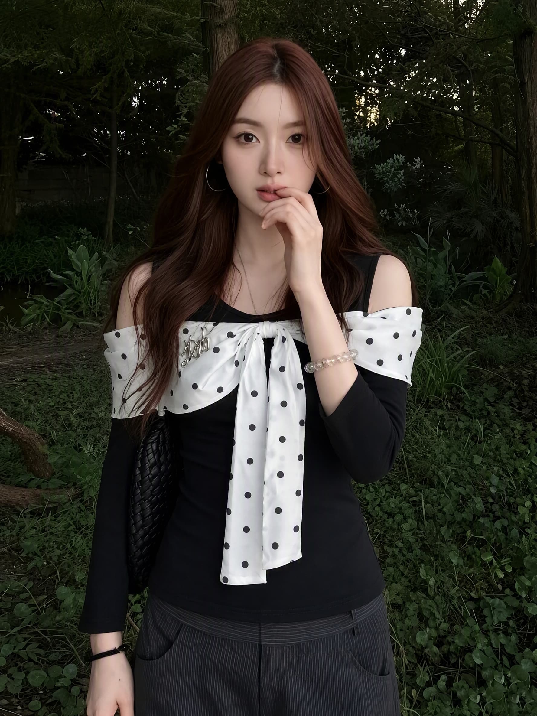 실사 빅 사이즈 검정색 도트 무늬 페이크 레이어드 긴팔 티셔츠 여성 이른 가을 한 부서 몸매 가꾸기 나비 매듭 오프숄더 맨위 이미지 2