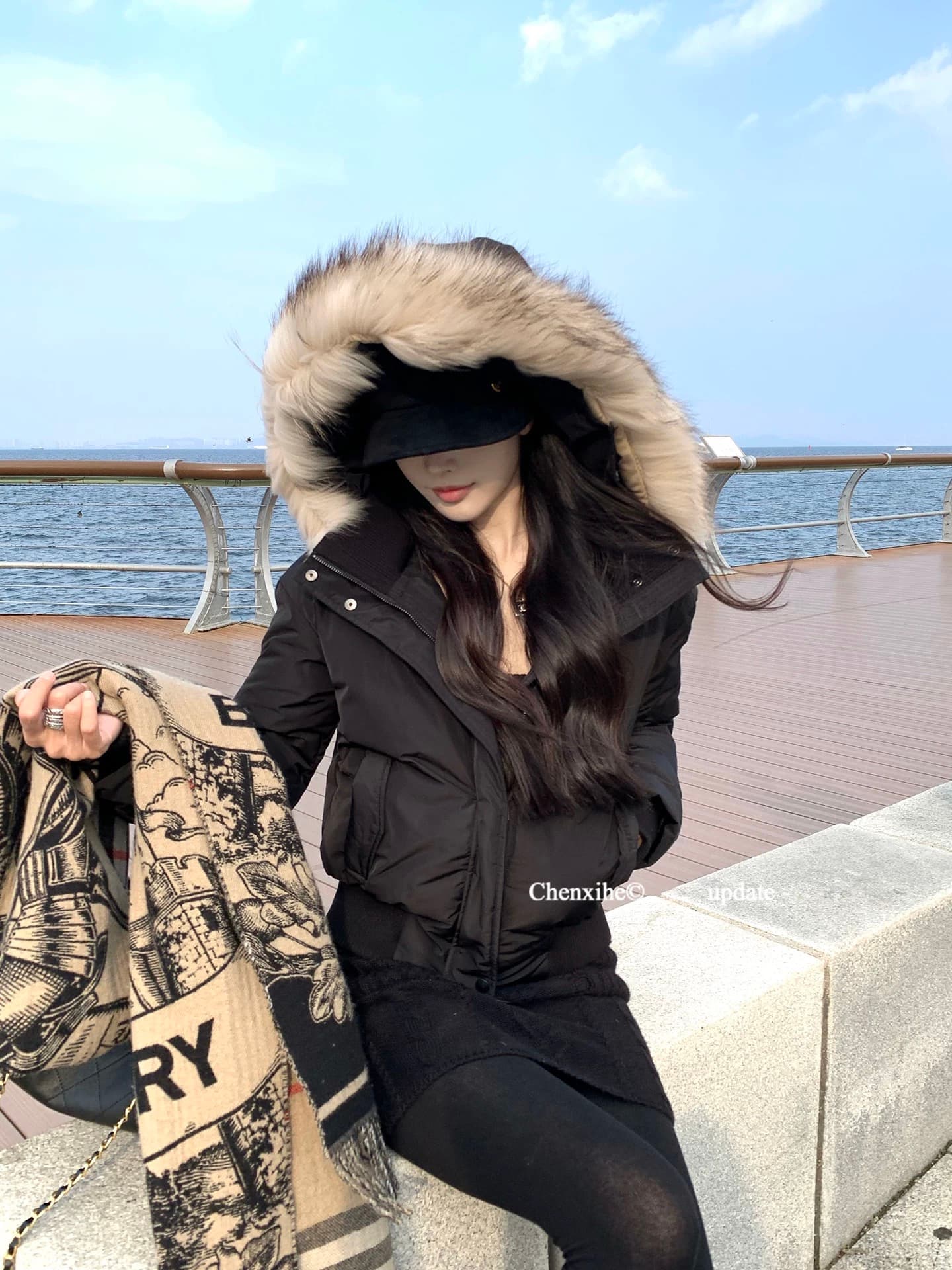 그는 아침 여우 모피 칼라 쇼트 스타일 마이크로 공단 빛 다운 재킷 2026 겨울 새로운 디스플레이 높음 슬림해 보이는 후드 재킷 상세 이미지 11