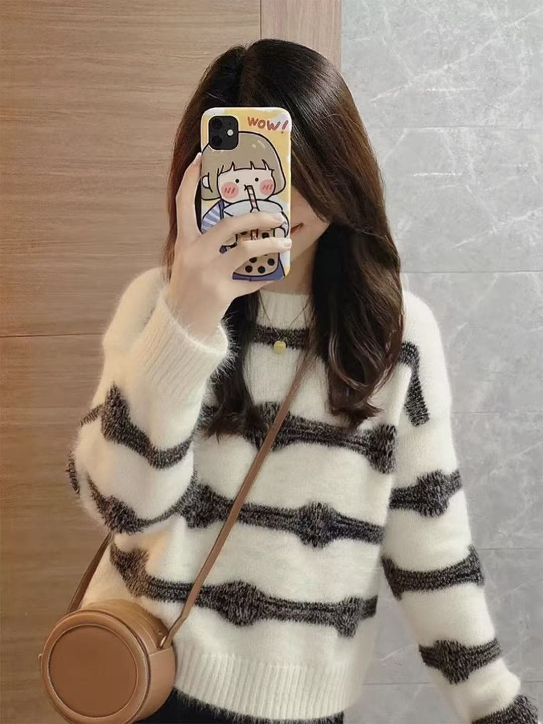 패션 새로운 고급 센스 봄 가을 느긋한 바람 라운드 넥 스트라이프 스웨터 여자 루즈핏 외부 가져 가라. 니트 스웨터 우유 화이트