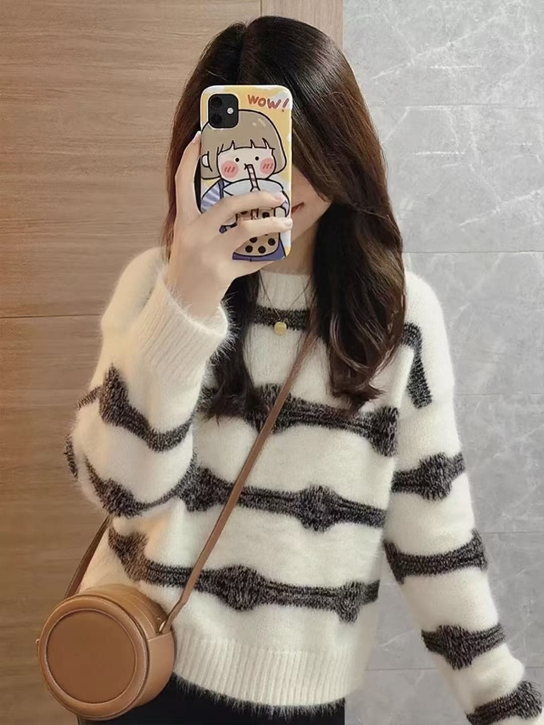 패션 새로운 고급 센스 봄 가을 느긋한 바람 라운드 넥 스트라이프 스웨터 여자 루즈핏 외부 가져 가라. 니트 스웨터 우유 화이트 상세 이미지 5