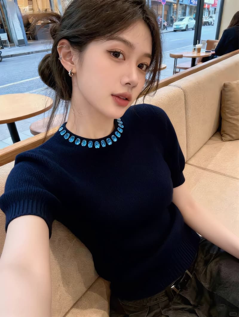 2026 봄 새로운 블루 색상 보석 품격 라운드 넥 반팔 니트 스웨터 여성 몸매 가꾸기 맨위 슬림해 보이는 품격 상세 이미지 4