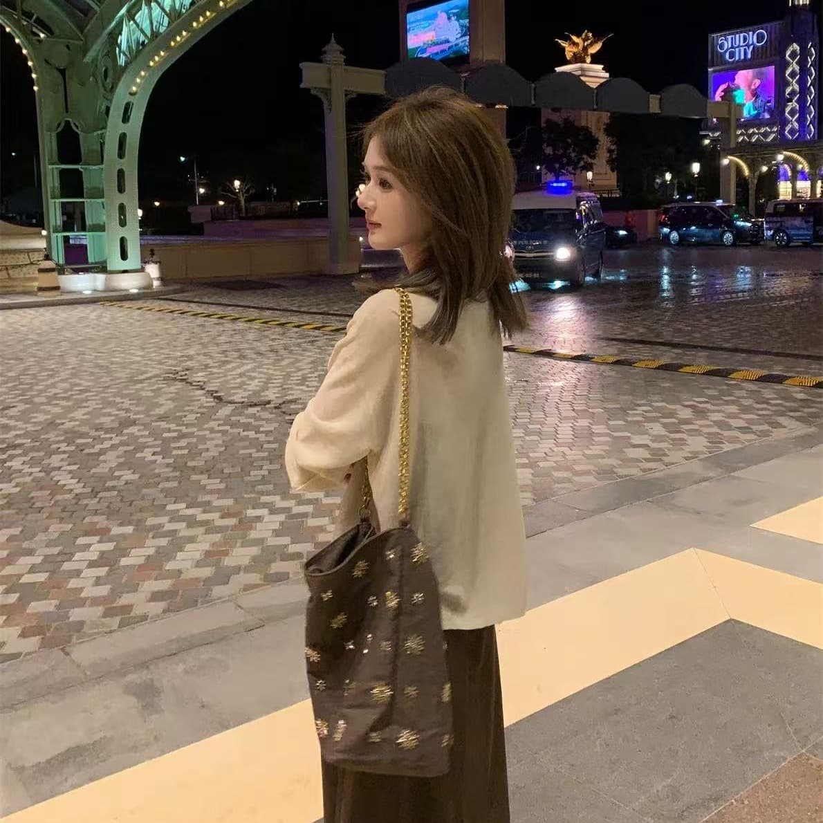 작은 키 2026 이른 봄 새로운 얇은 스타일 디자인 센스 다이아몬드 세팅 다용도 프랑스식 홀로우 아웃 니트 스웨터 자외선 차단 블라우스 여성 이미지 3