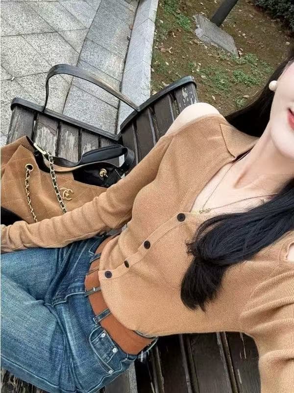 2026 새로운 이른 봄 분위기 센스 느긋한 패션 품격 관대 한 점잖은 착용 가져 가라. 카키 색 오프숄더 니트 맨위 상세 이미지 3