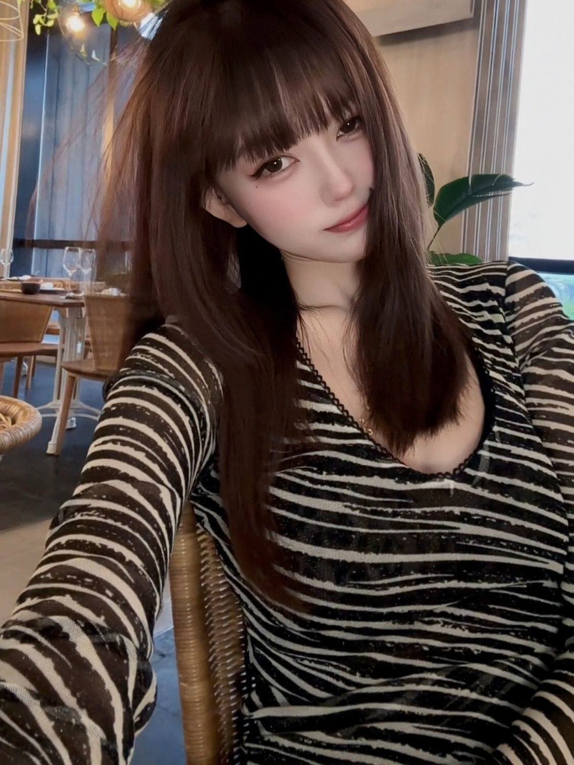 마이크로 ~을 통해 긴팔 몸매 가꾸기 얼룩말 스트라이프 V넥 티셔츠 여성 봄 여름 디자인 센스 기본 셔츠 맨위 상세 이미지 6