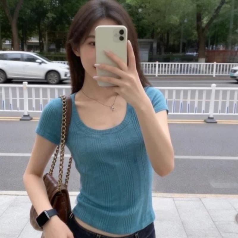 얼음 차가운 실크 u 칼라 긍정적 인 어깨 반팔 티셔츠 여성 2026 여름 새로운 한 부서 몸매 가꾸기 쇼트 스타일 슬림해 보이는 맨위 이미지 2