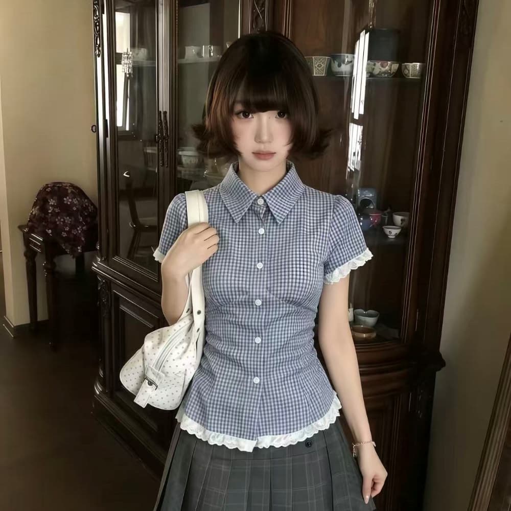 순수한 욕망 학원 스타일 블루 화이트 체크무늬 허리 수축 여성 셔츠 레이스 측면 거품 소매 꼬집기 허리 슬림해 보이는 반팔 맨위 상세 이미지 3