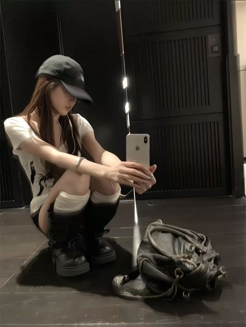 빛 아시아 인 부서 펑크 착용 가져 가라. 핫걸 화이트 V넥 긍정적 인 어깨 반팔 티셔츠 여성 여름 몸매 가꾸기 슬림해 보이는 디자인 작은 대중 맨위 상세 이미지 6