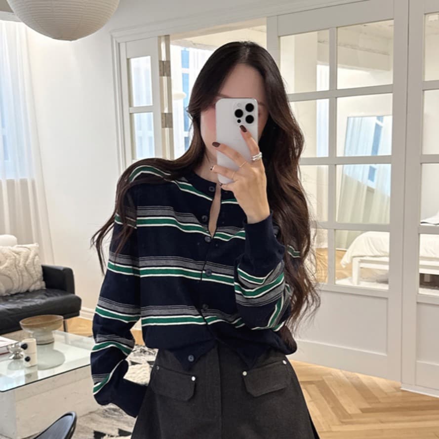 chic 가을 한국 스타일 레트로 연령 감소 라운드 넥 싱글 줄 버튼 몸매 가꾸기 슬림해 보이는 긴팔 스트라이프 니트 오픈 가디건 여성 상세 이미지 3