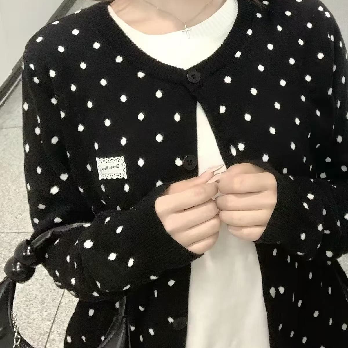 이른 가을 검정색 도트 무늬 라운드 넥 페이크 레이어드 니트 오픈 가디건 여성 가을 2026 새로운 작은 키 이른 가을 스웨터 코트 상세 이미지 5