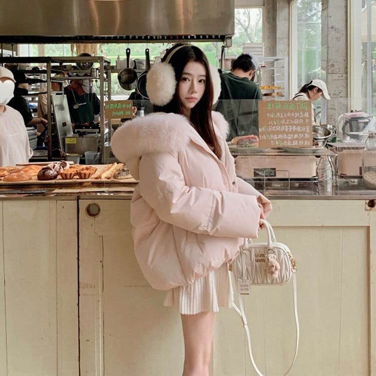 핑크색 폭스 큰 모피 칼라 후드 쇼트 스타일 다운 재킷 여성 2026 년 겨울 한국 스타일 루즈핏 두꺼운 보온 재킷