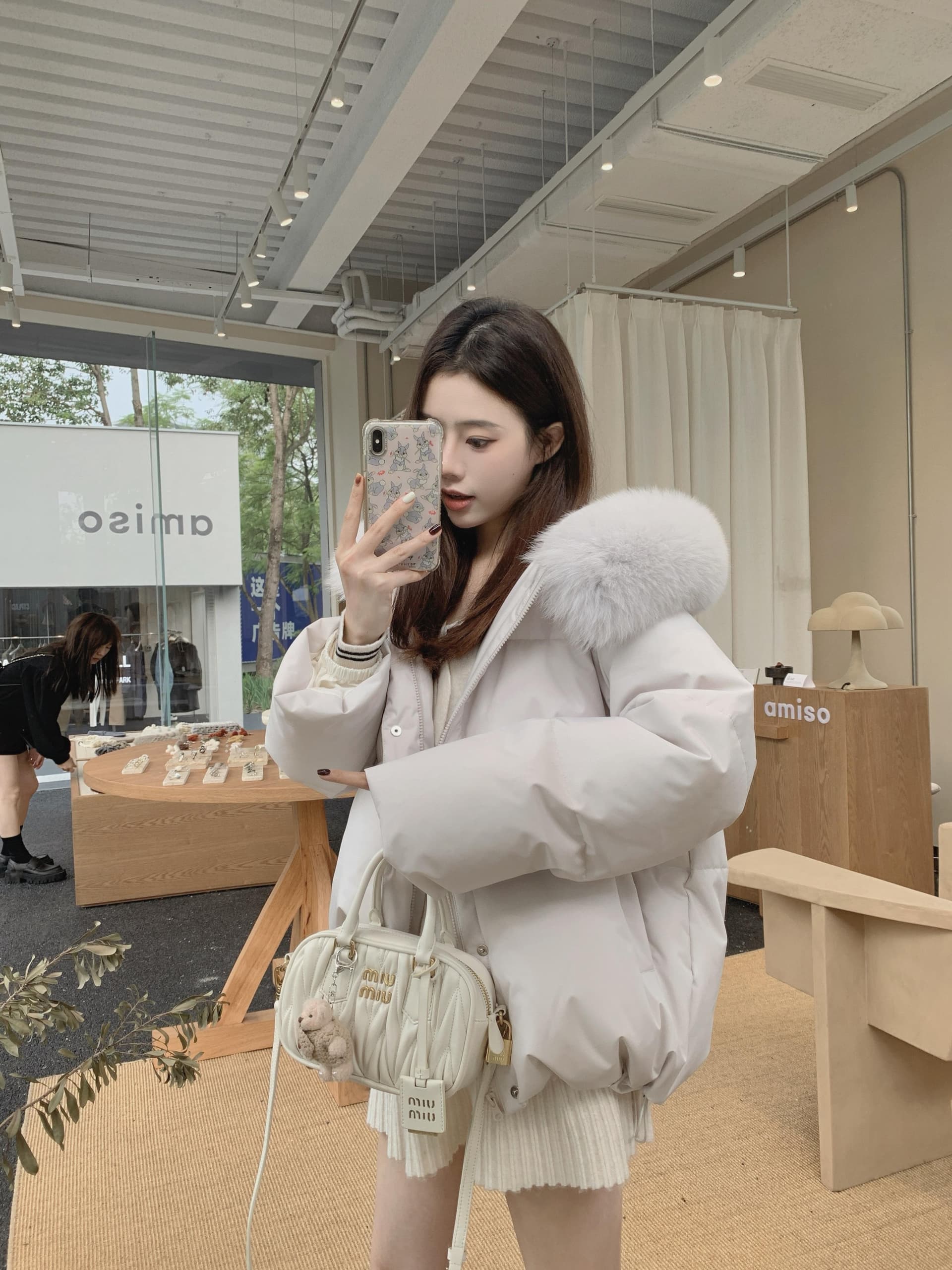 핑크색 폭스 큰 모피 칼라 후드 쇼트 스타일 다운 재킷 여성 2026 년 겨울 한국 스타일 루즈핏 두꺼운 보온 재킷 상세 이미지 2