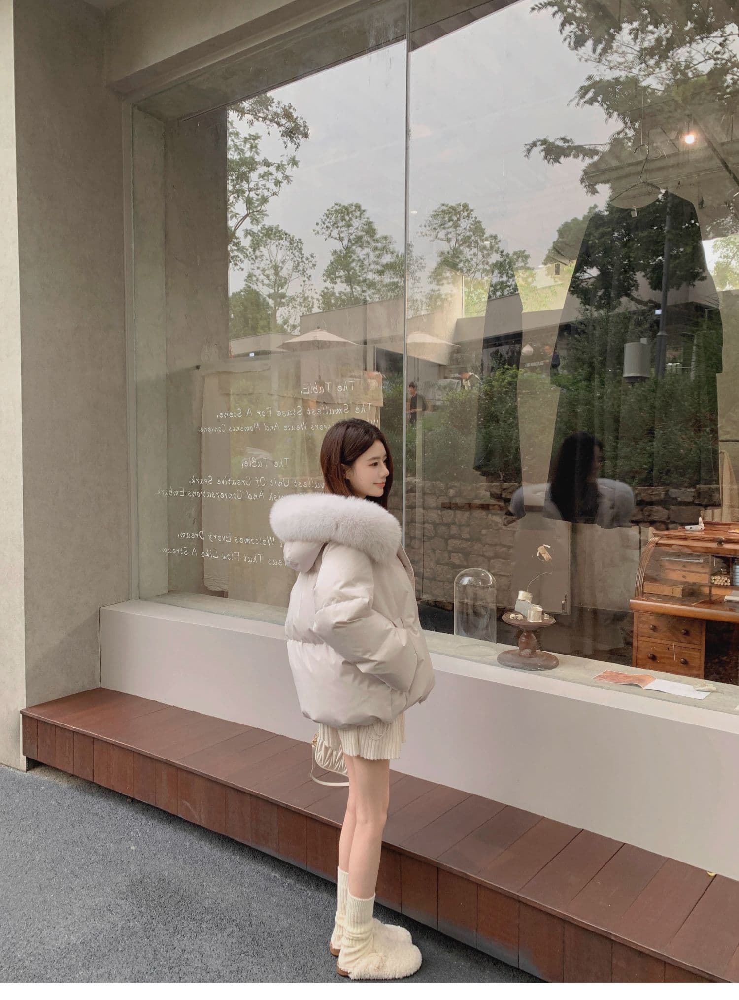 핑크색 폭스 큰 모피 칼라 후드 쇼트 스타일 다운 재킷 여성 2026 년 겨울 한국 스타일 루즈핏 두꺼운 보온 재킷 상세 이미지 30