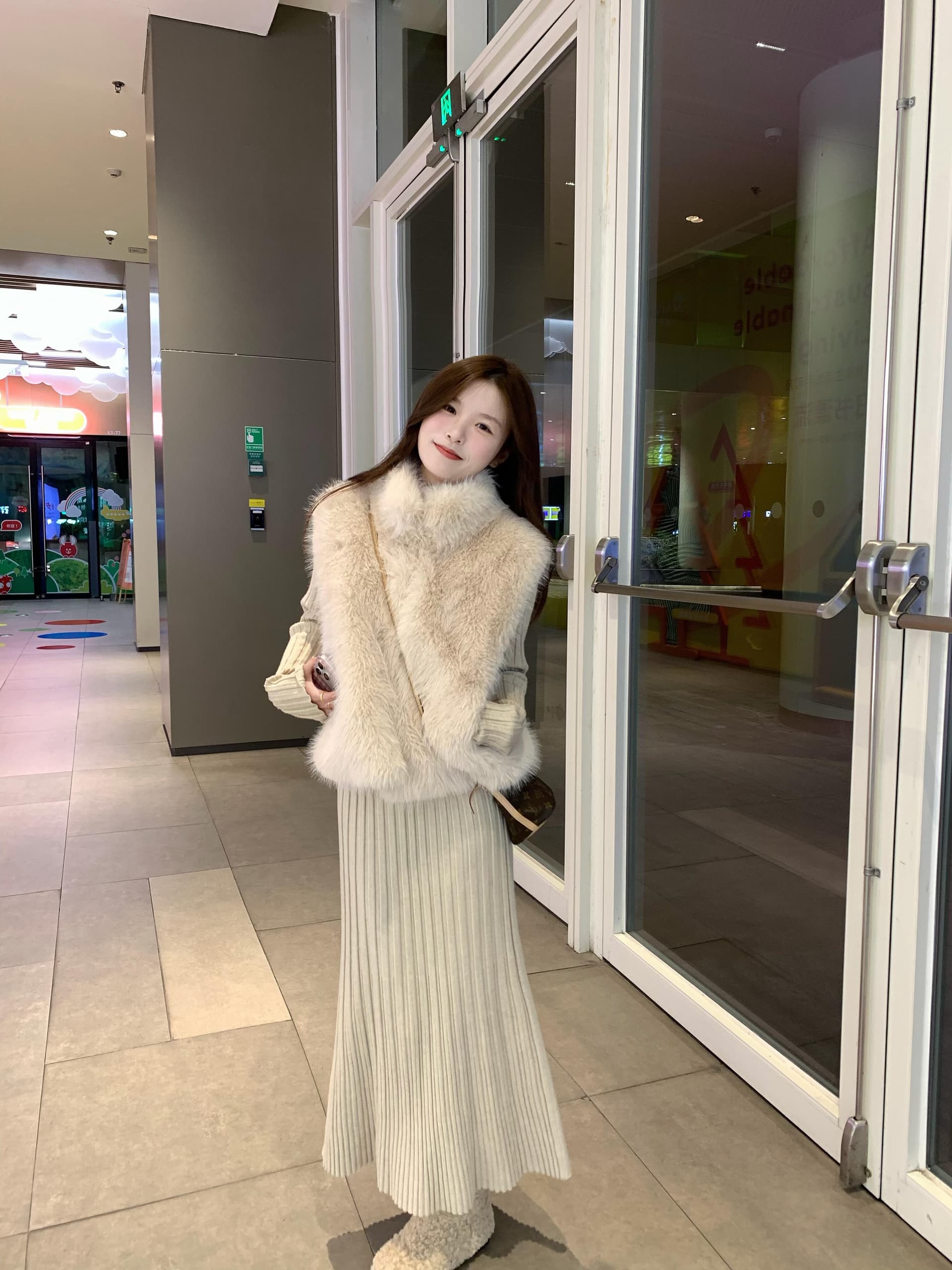 맑은 산 잉크 눈 겨울 감기 예방 부드러운 찹쌀 모피 베스트 고급 센스 명문 여성 바람 모피 모방 수달 패션 외국 가스