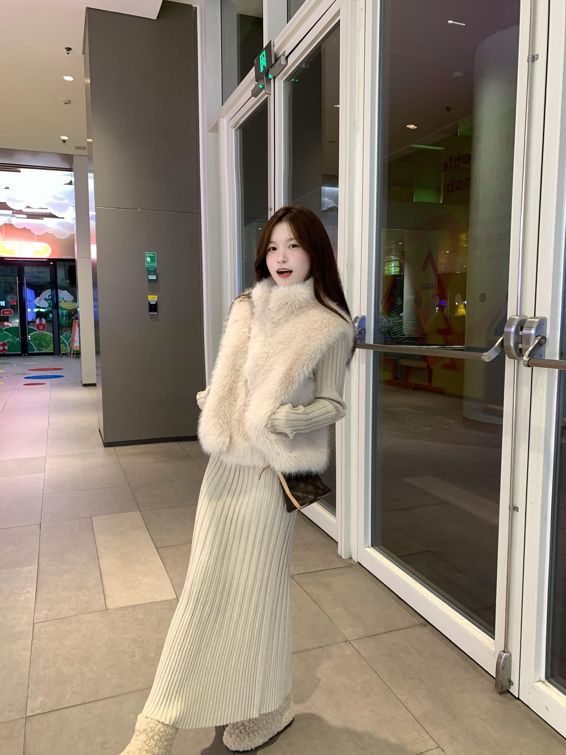 맑은 산 잉크 눈 겨울 감기 예방 부드러운 찹쌀 모피 베스트 고급 센스 명문 여성 바람 모피 모방 수달 패션 외국 가스 상세 이미지 1